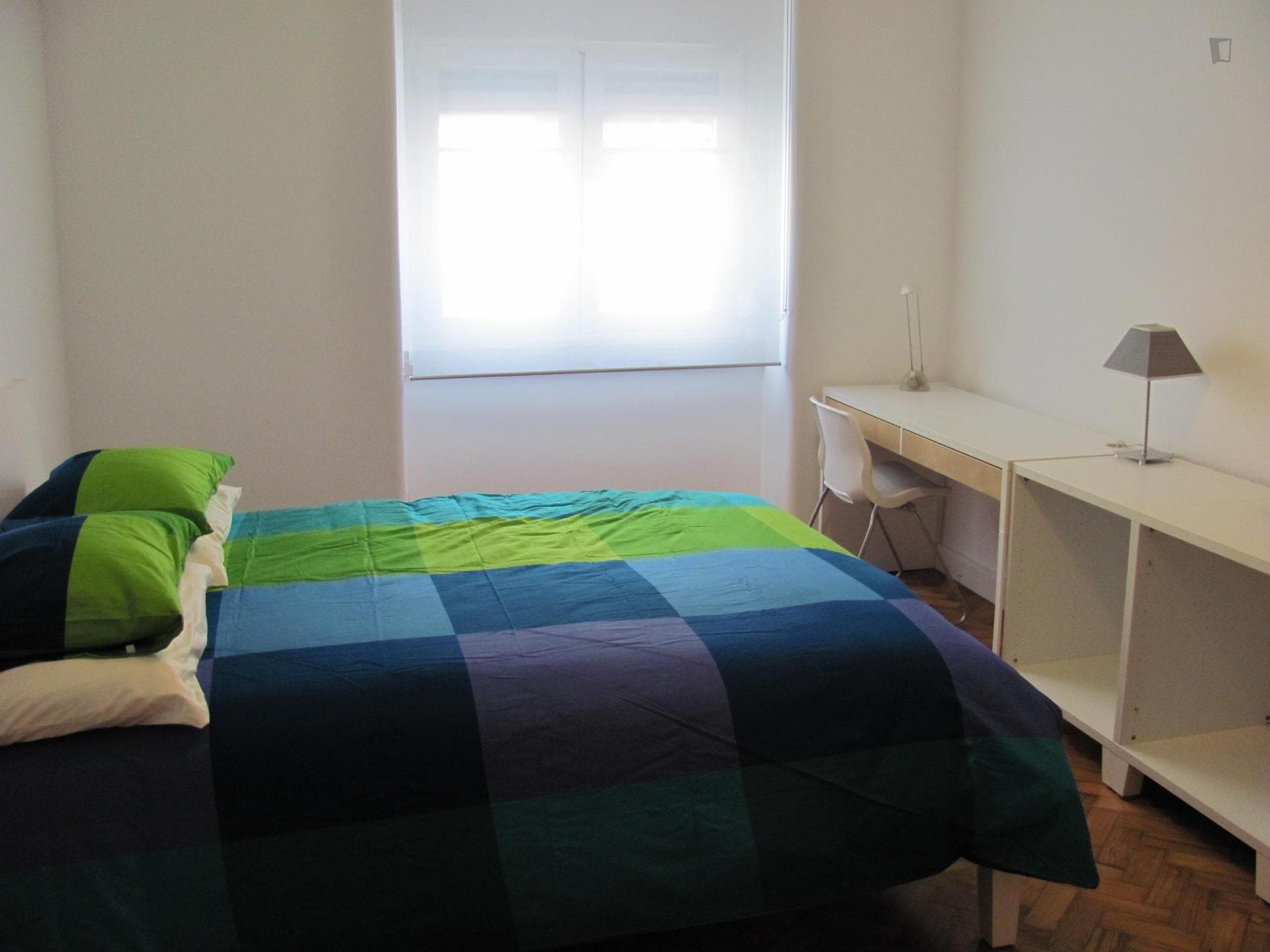 Double ensuite bedroom in really convenient apartment near metro station Alameda photo 1