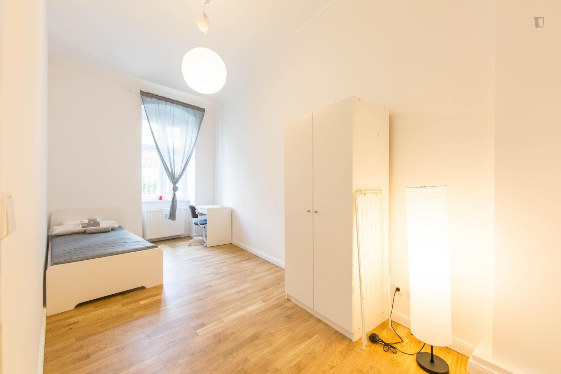 Cool single bedroom in a 3-bedroom apartment near Berlin Ostkreuz Station photo 1