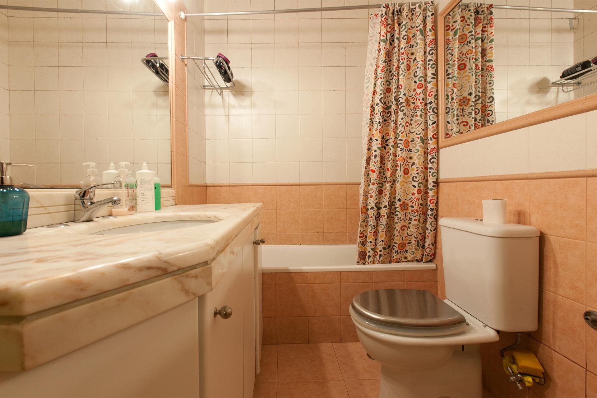 Twin bedroom with a balcony, in a 5-bedroom apartment in Santo Ildefonso photo 1