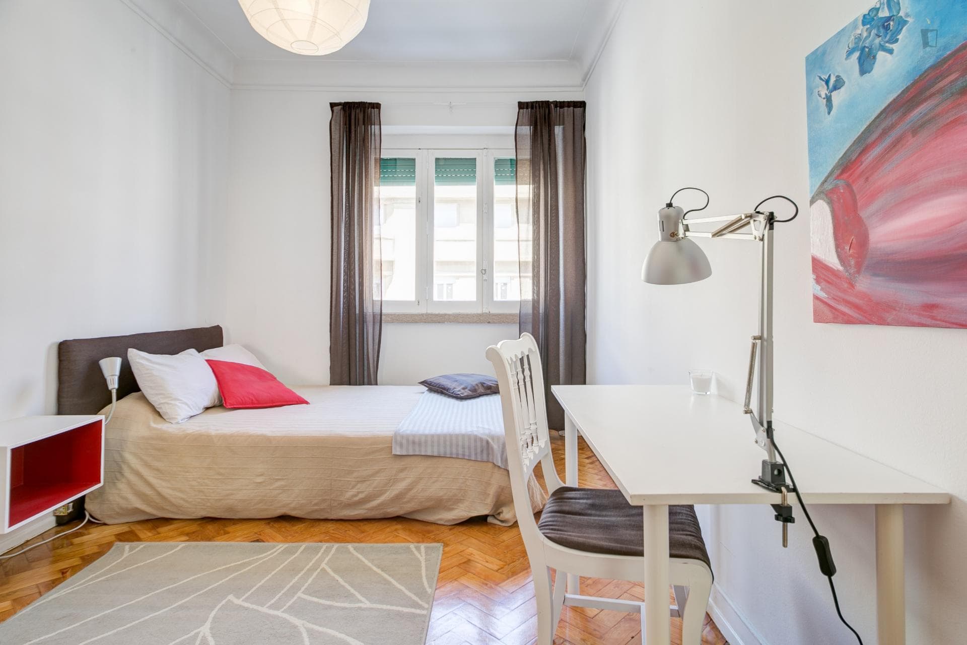 Double bedroom very close to São Sebastião metro station photo 1