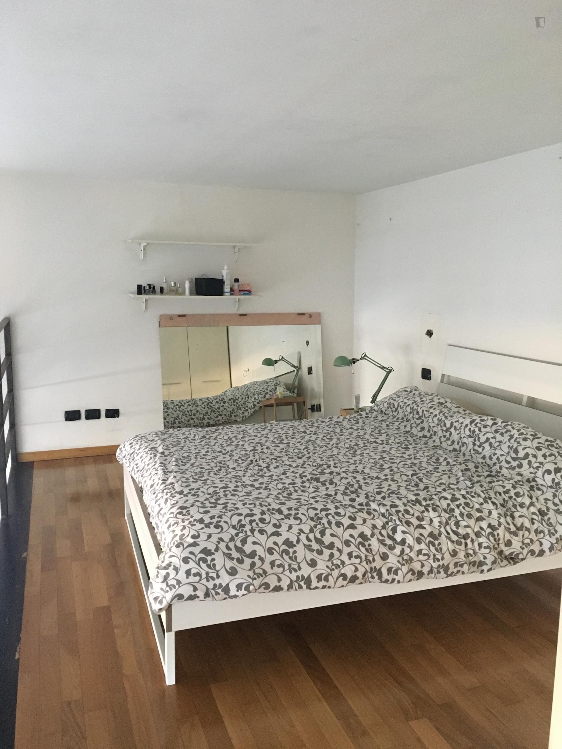 Bright open loft space furnished by architect with garden photo 1