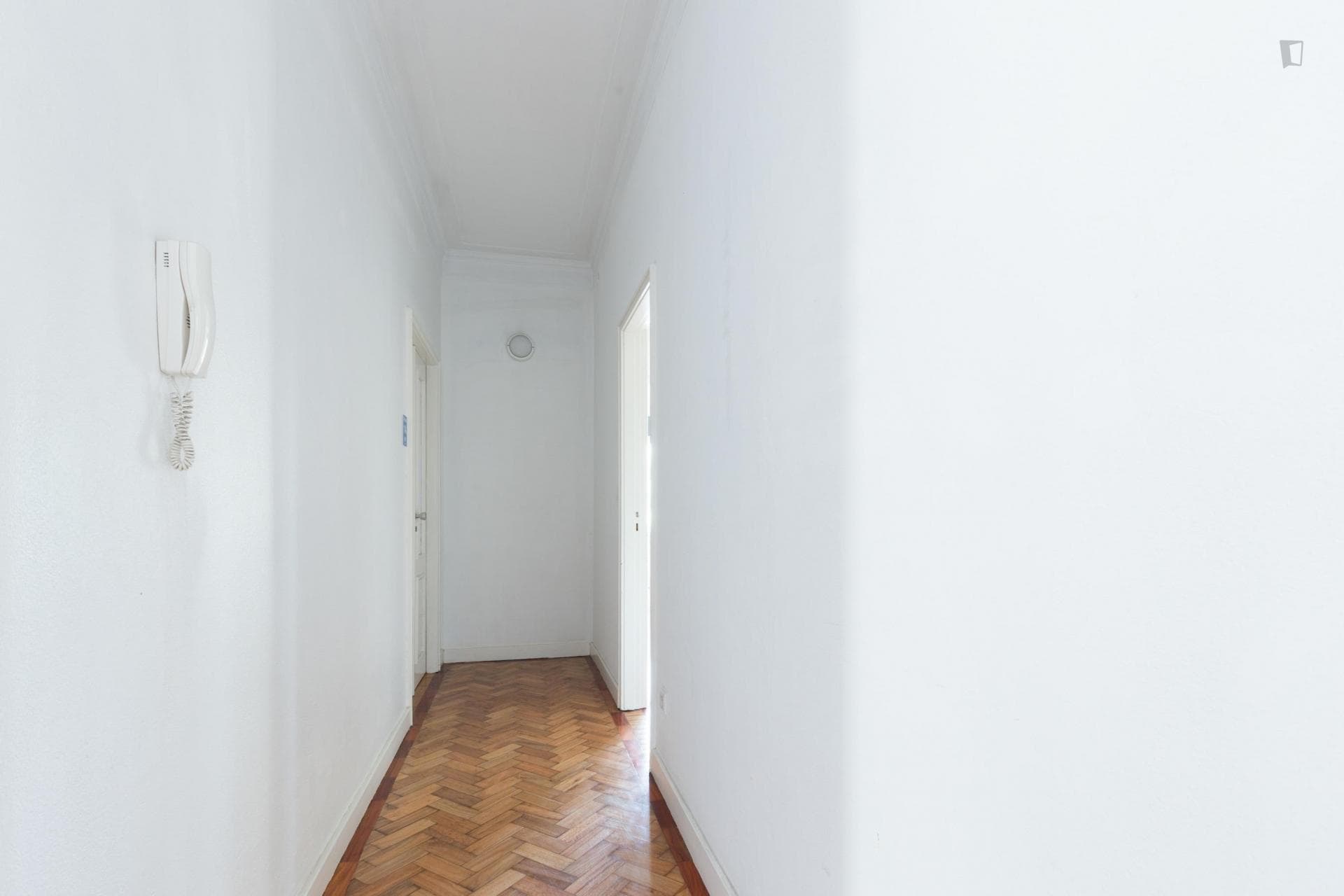 Charming double bedroom near Salgueiros metro station photo 1