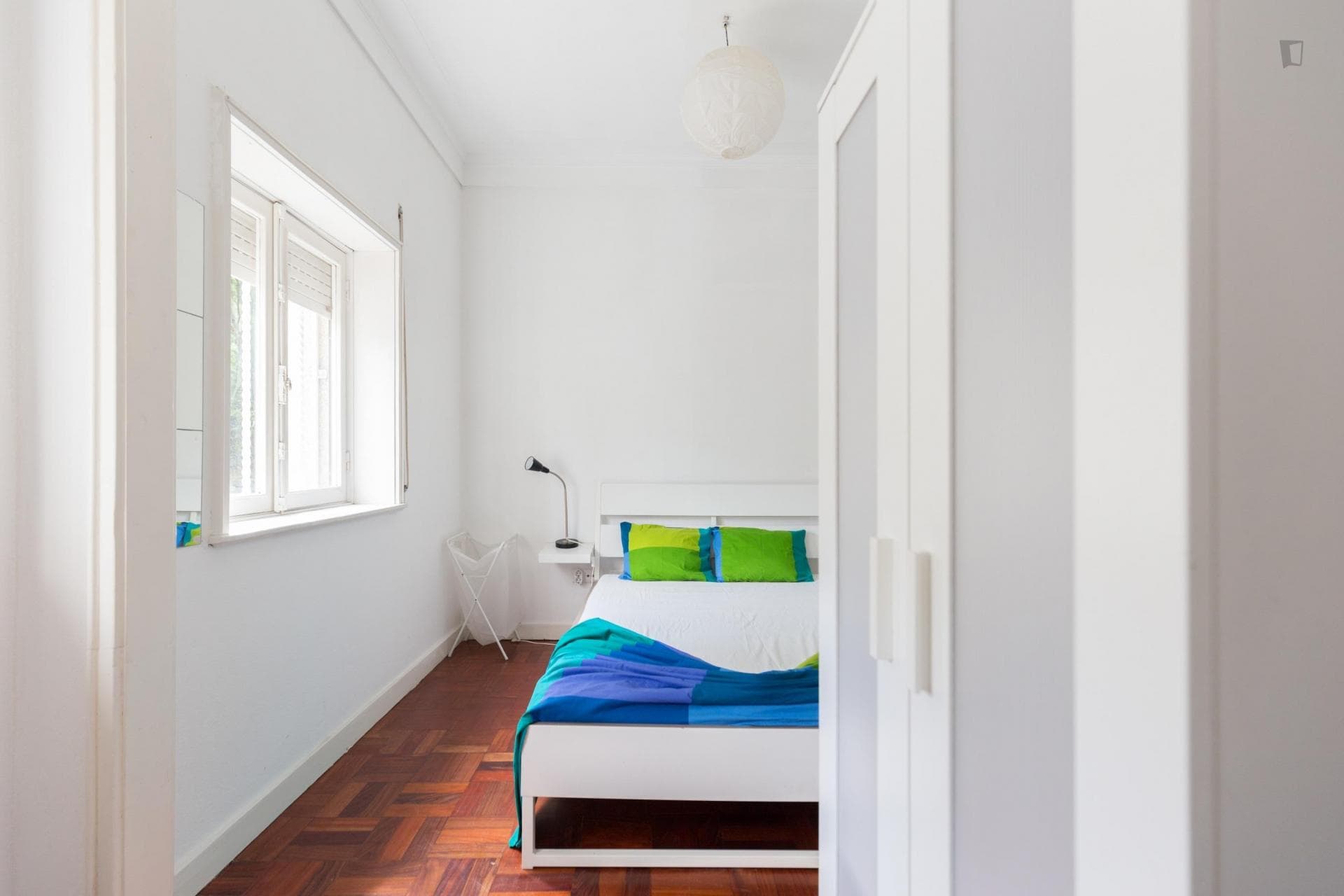 Pleasant double bedroom near Salgueiros metro station photo 1