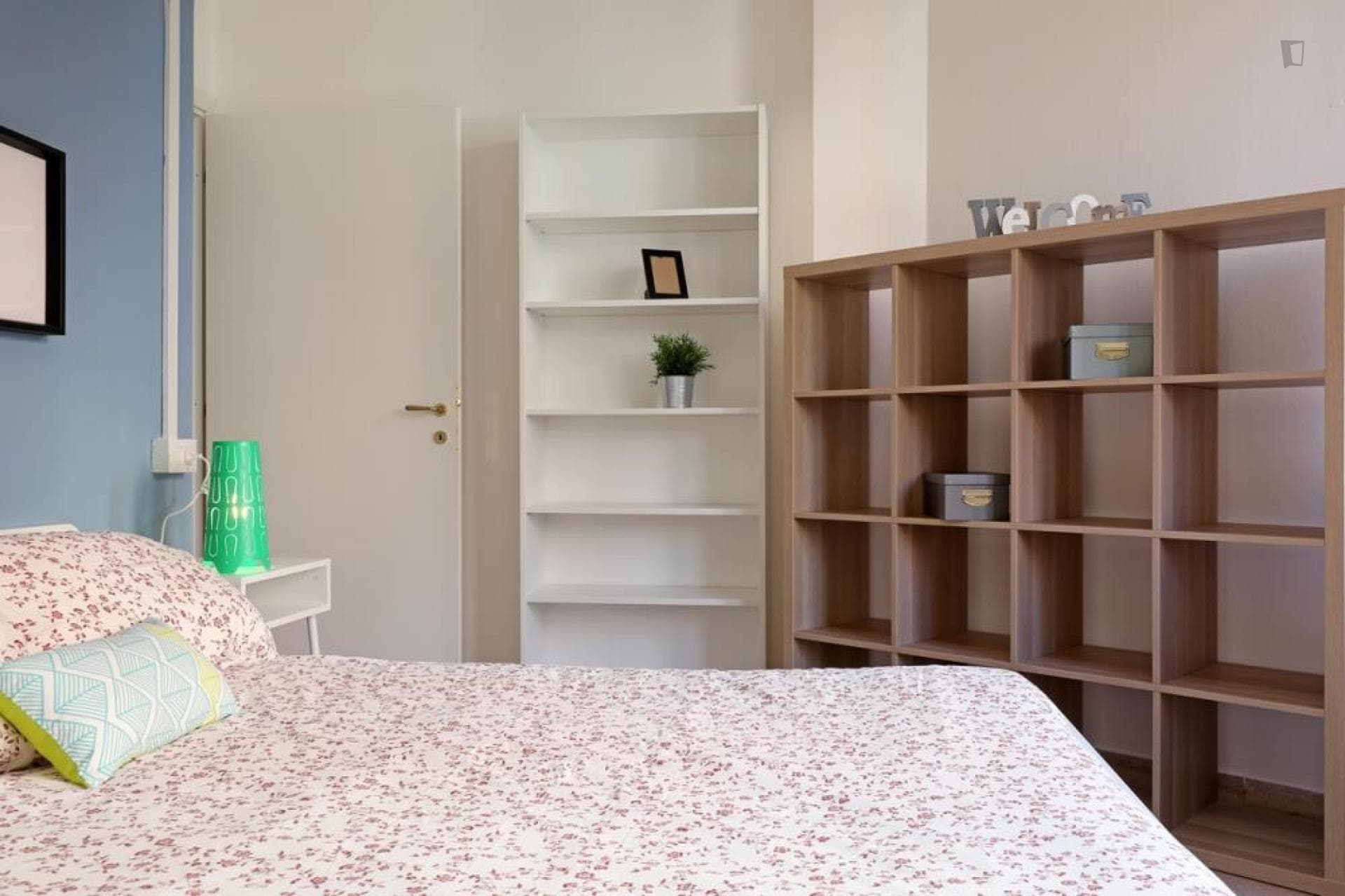 Chic double bedroom in a 5-bedroom apartment near Università Cattolica del Sacro Cuore photo 1