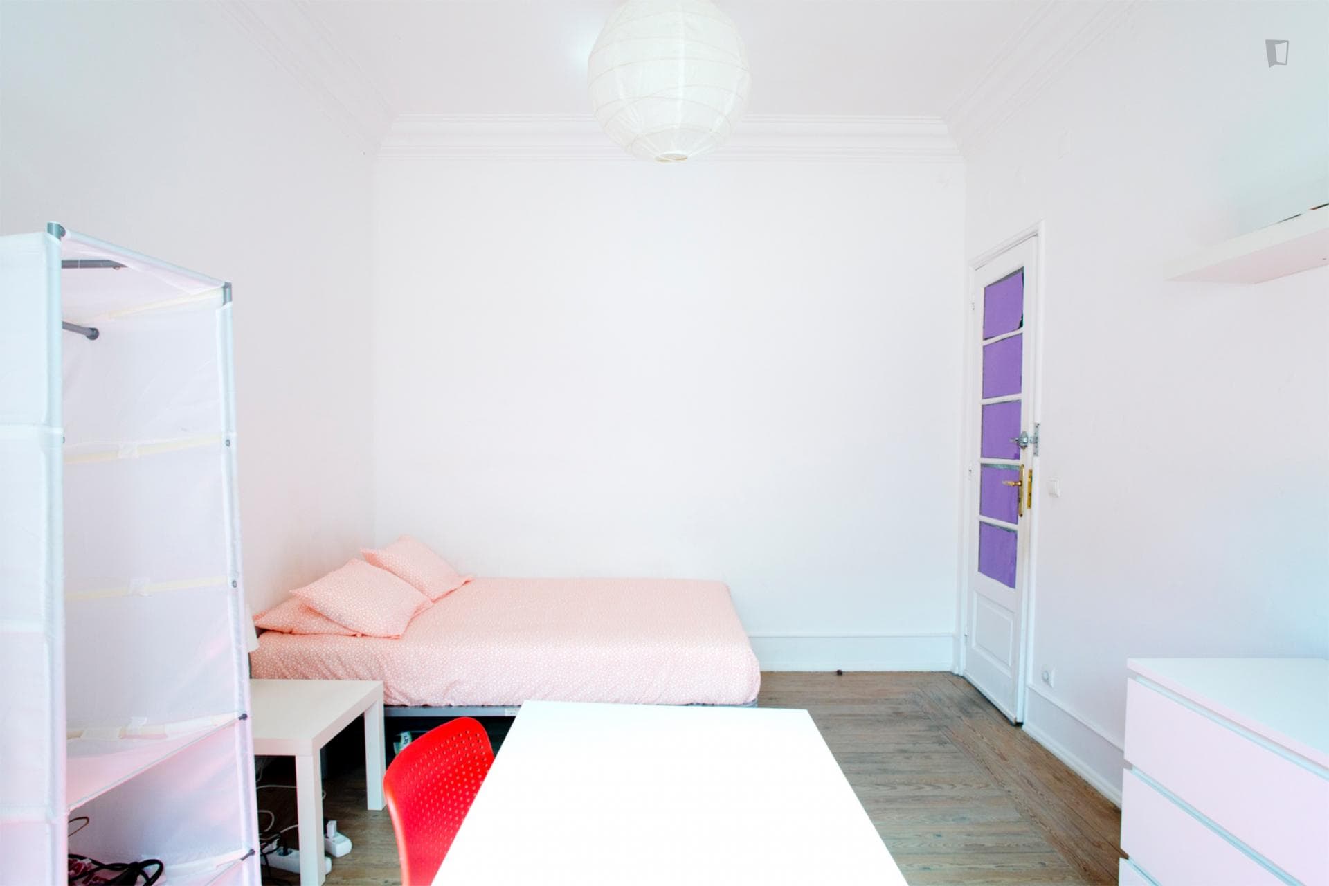 Double bedroom in student apartment very close to IST photo 1