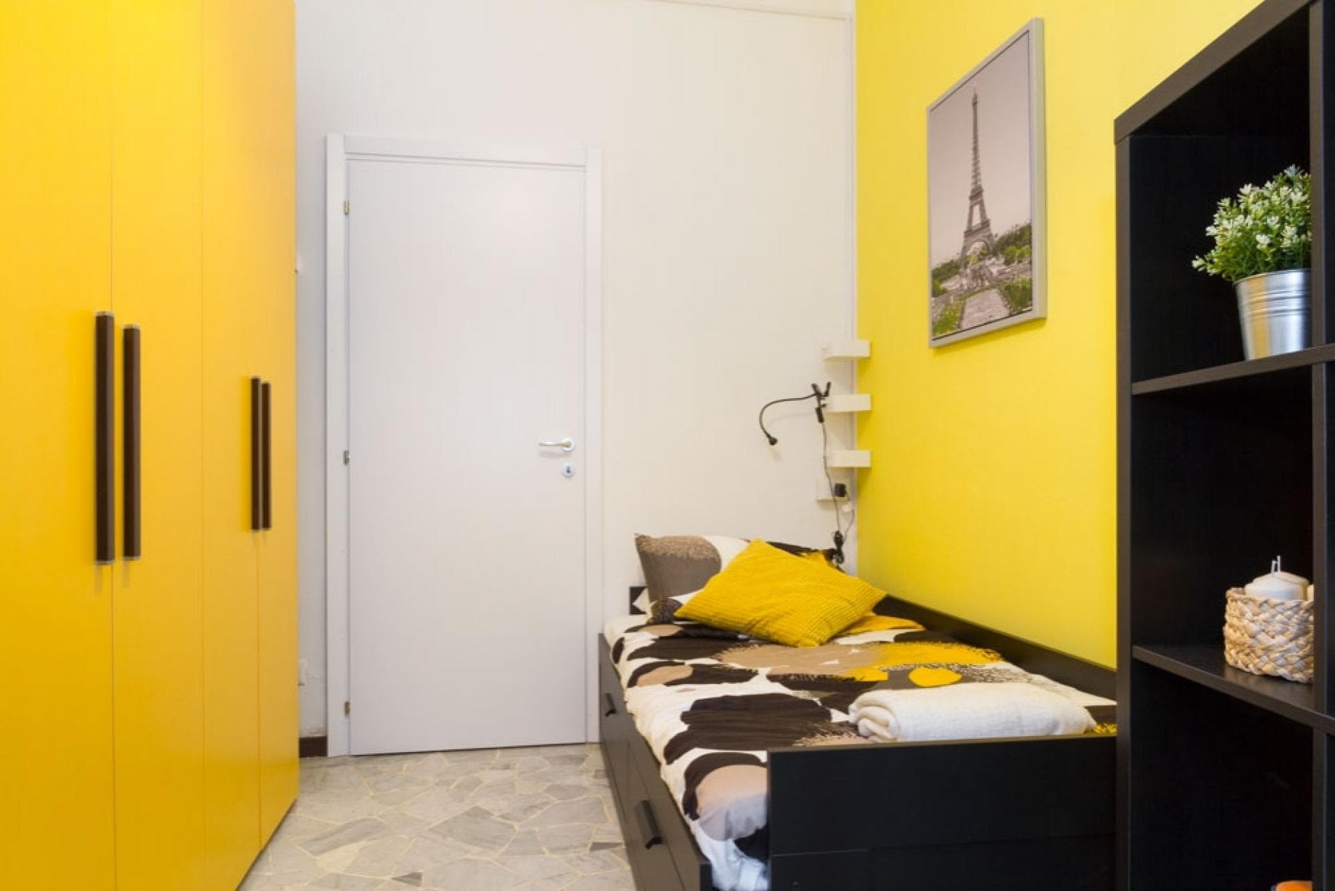 Cozy single bedroom in a 3-bedroom apartment near Bande Nere metro station photo 1