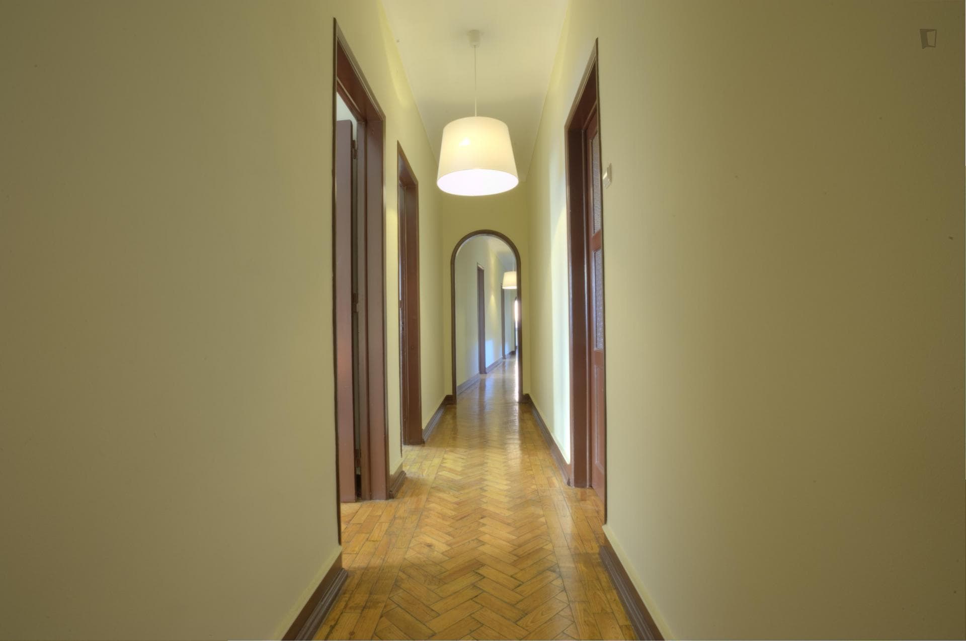 Charismatic double bedroom minutes away from LX Factory photo 1
