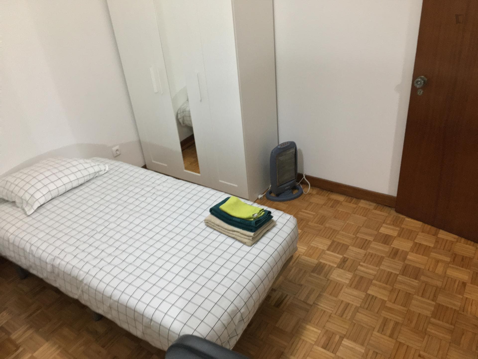 Nice quiet room near Paranhos, Aerosa, Alameda, FC Porto stadium, transportation photo 1