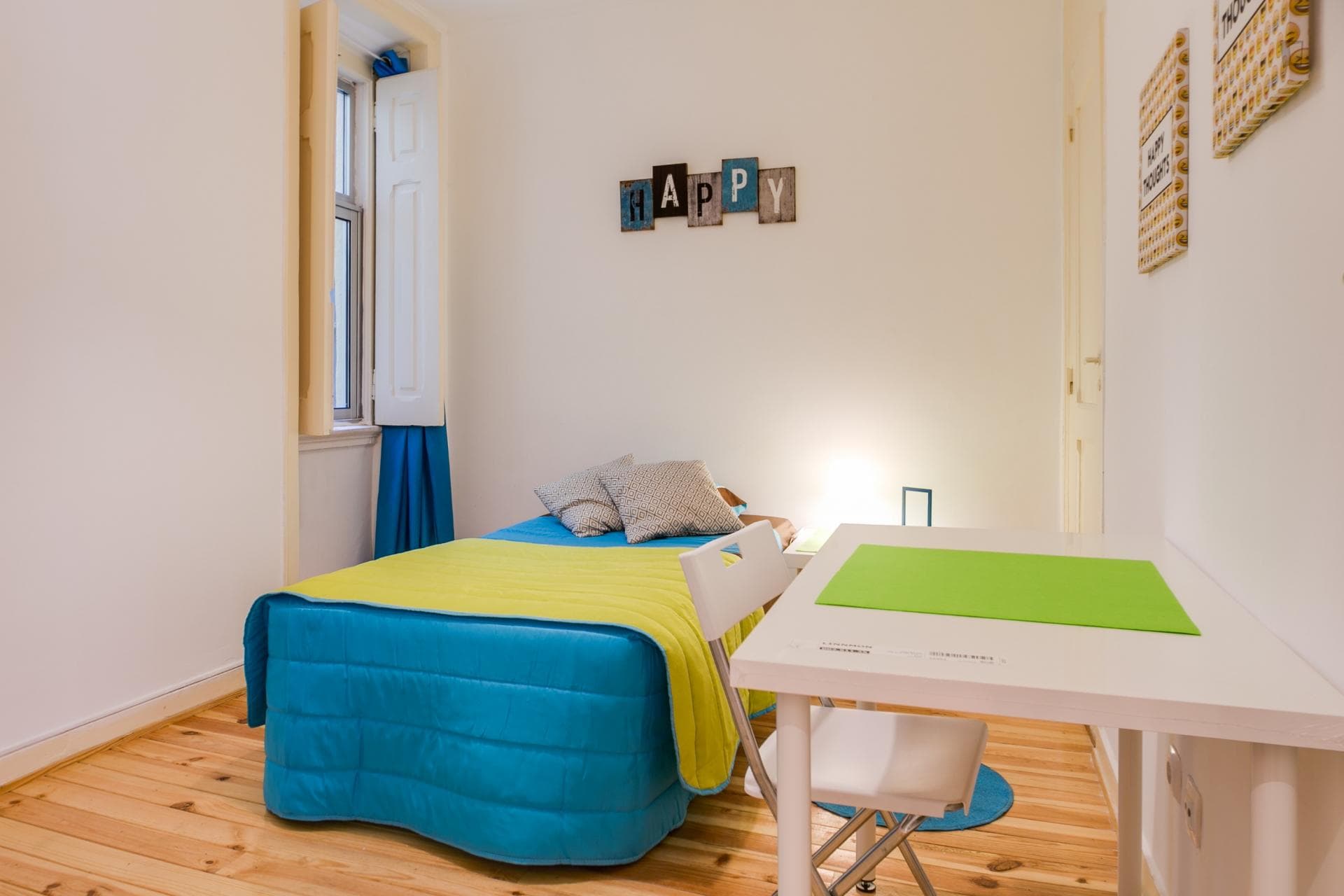 Roomy single room close to Universidade Autónoma de Lisboa photo 1
