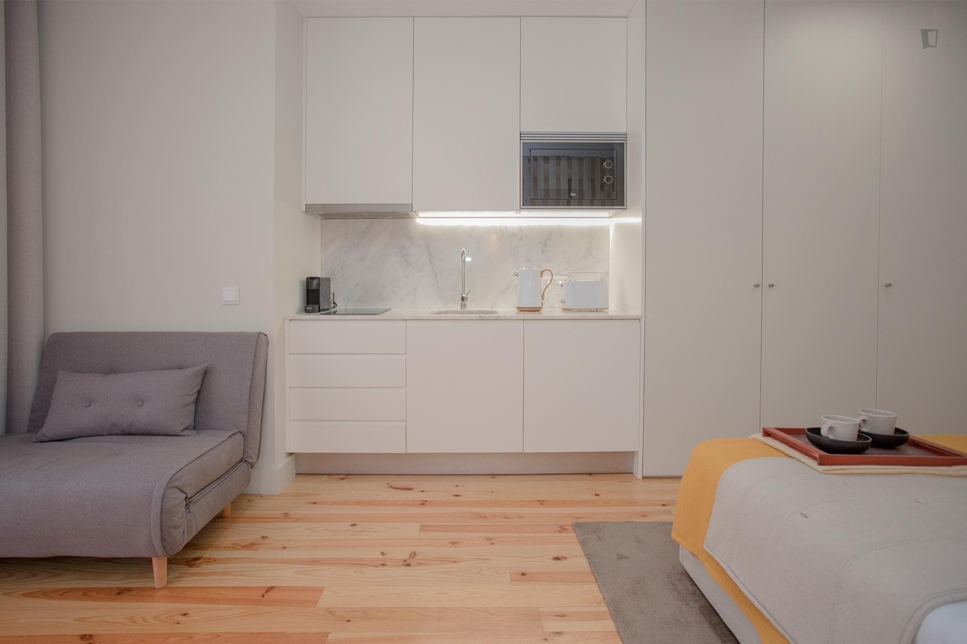 Alluring studio near Aliados metro station photo 1
