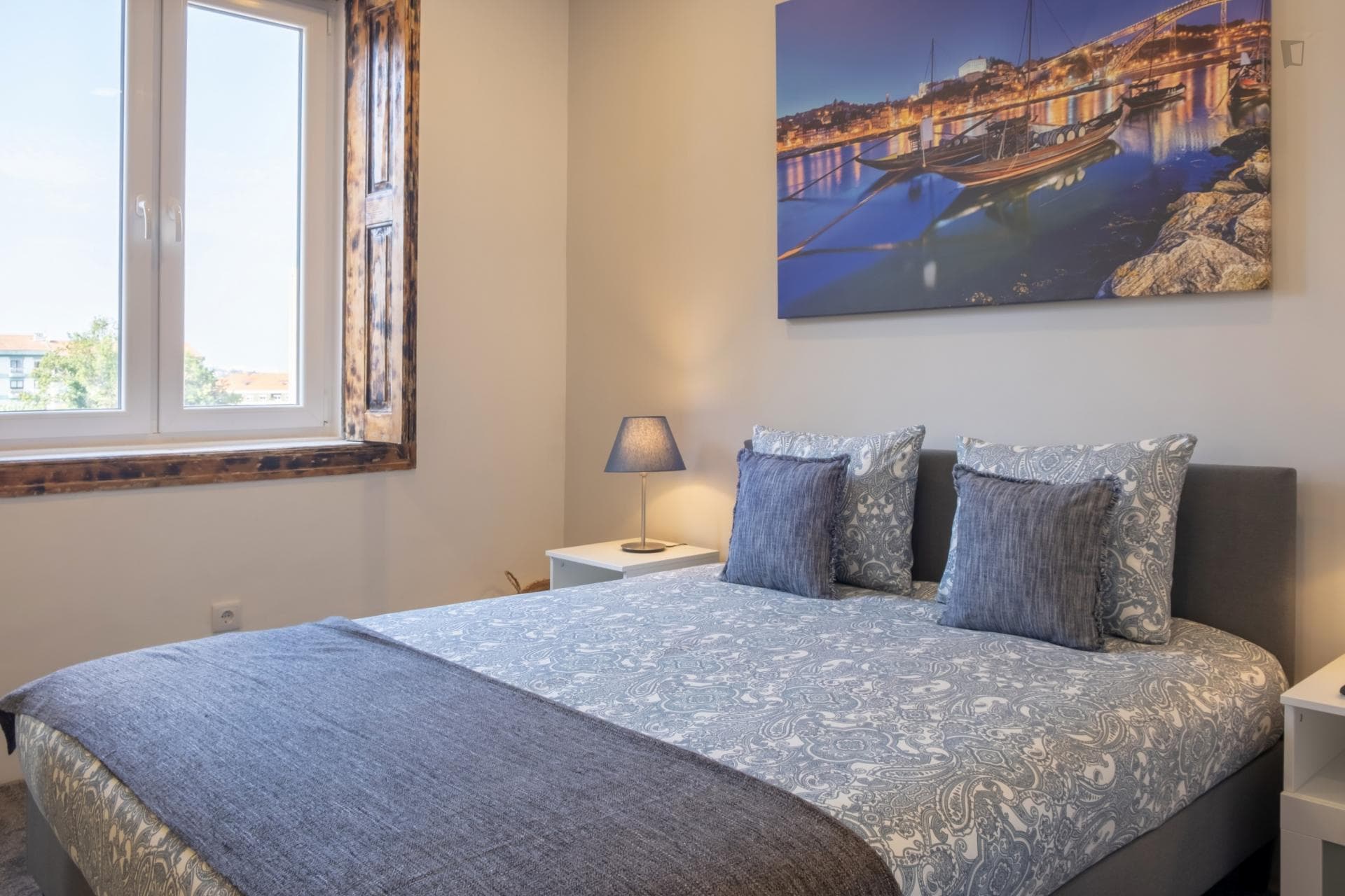 Enjoyable double ensuite bedroom in Mafamude photo 1