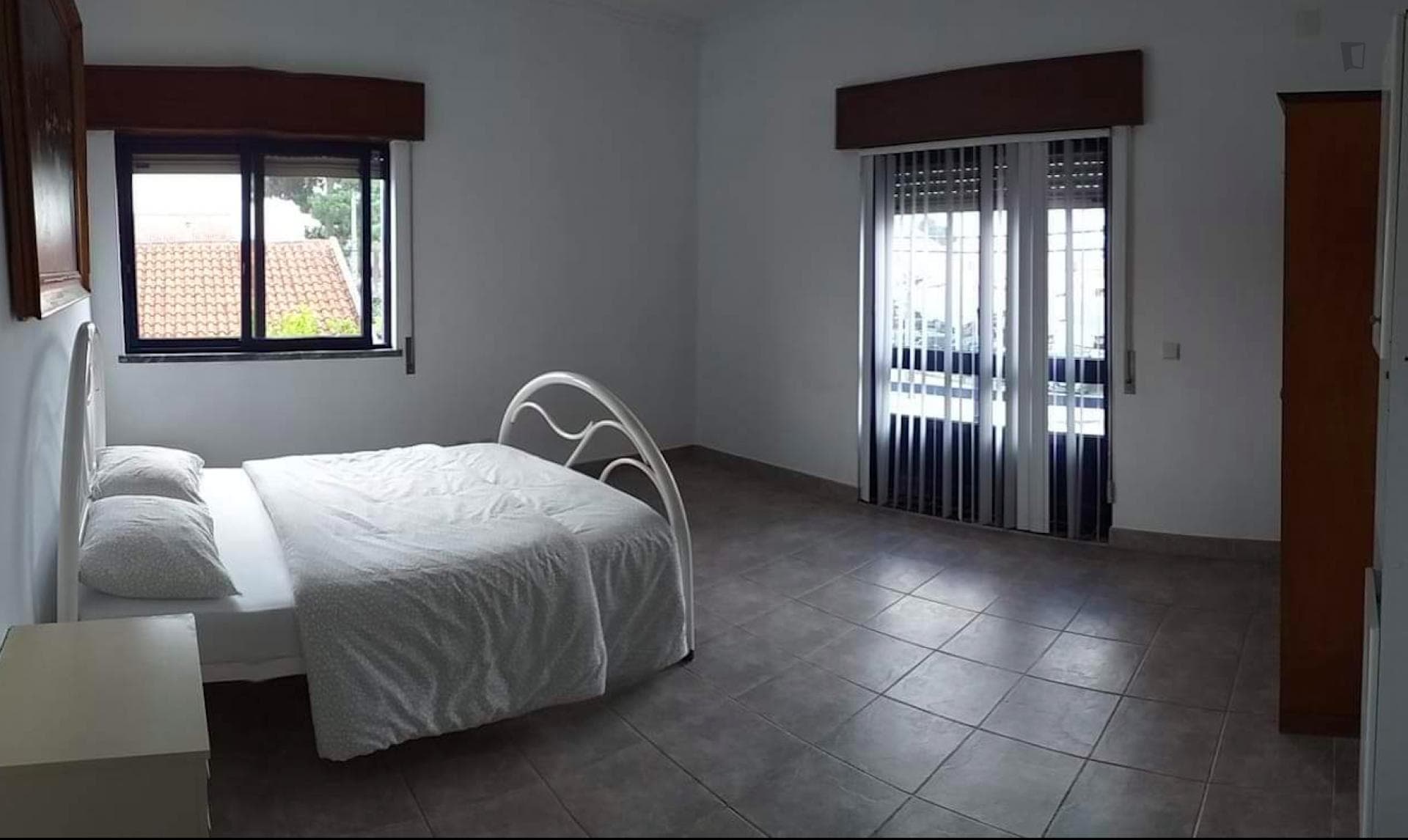 Spacious double bedroom em Setúbal photo 1