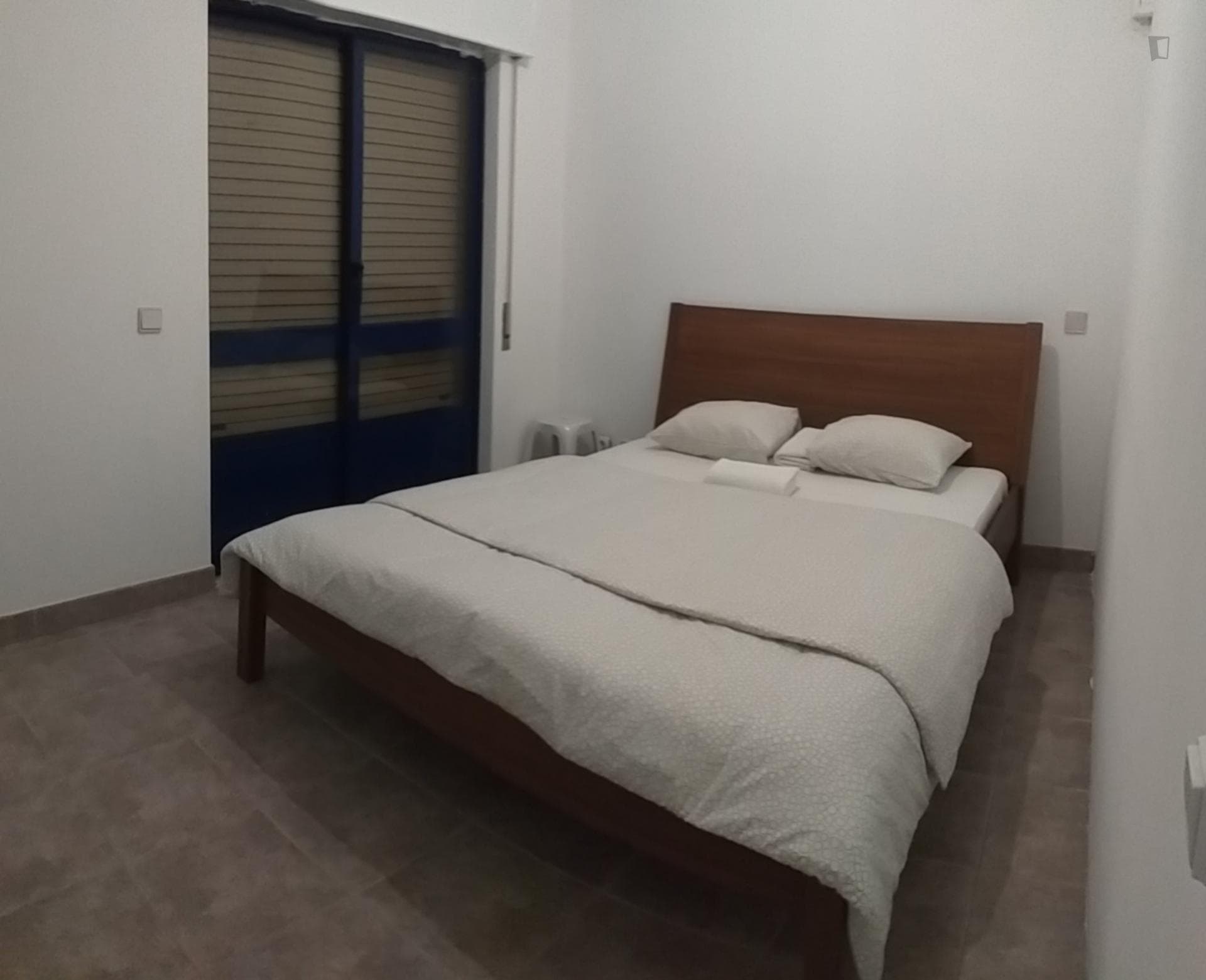 Great double bedroom in a 8 rooms house photo 1