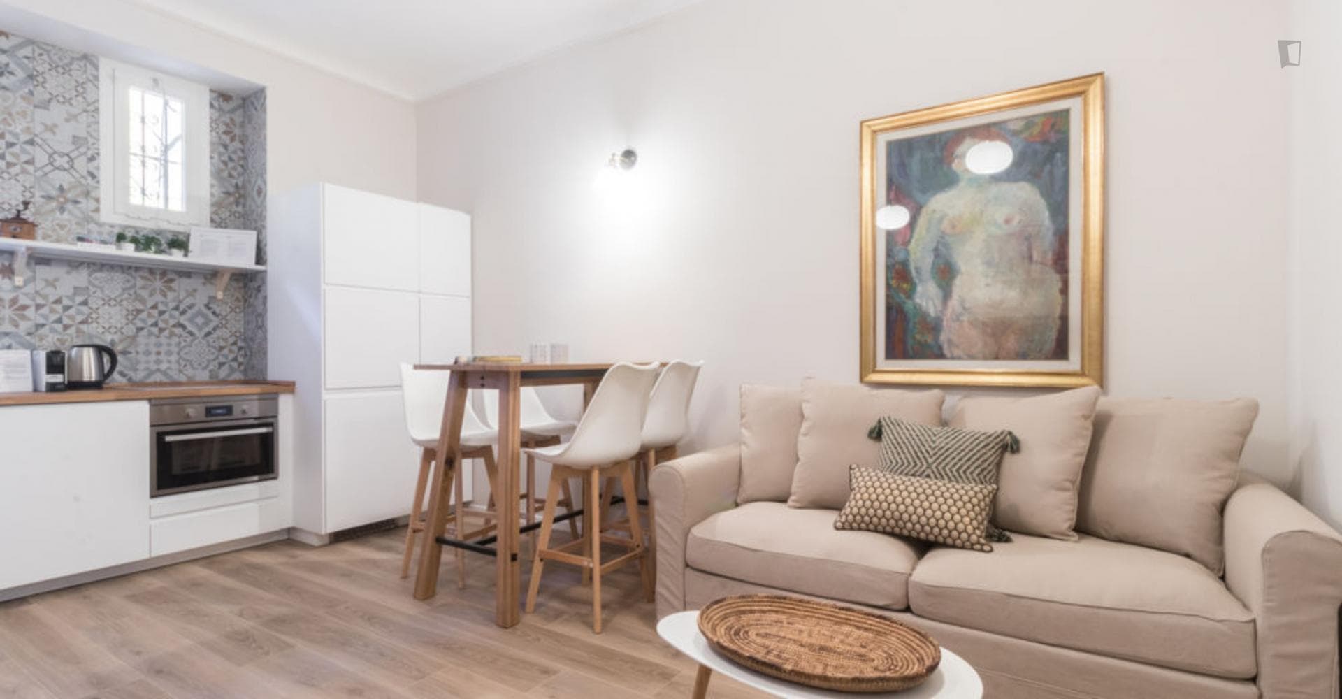 Cozy 1-bedroom apartment near Pasteur metro station photo 1