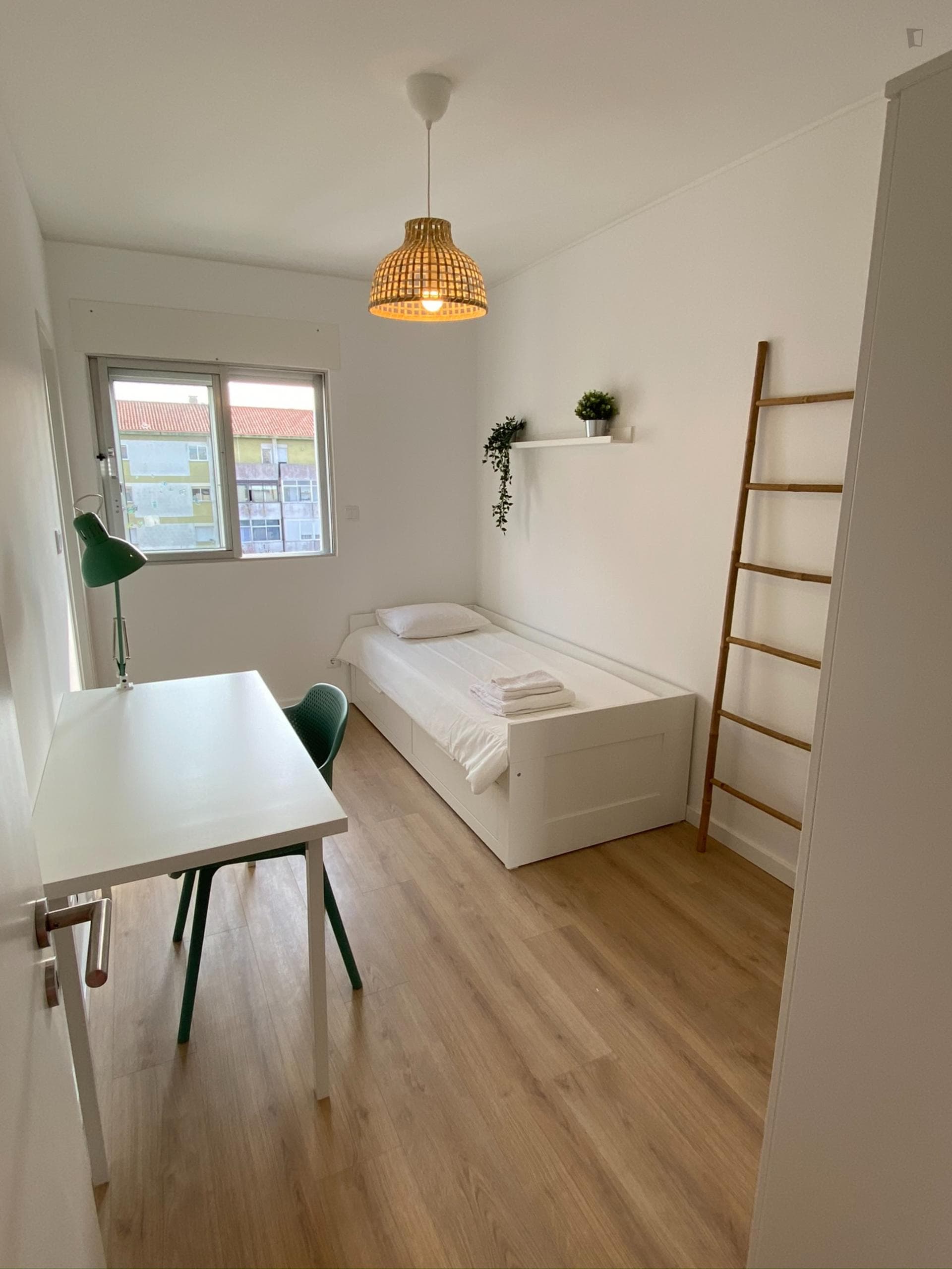 Single ensuite bedroom near Nova School of Business and Economics photo 1
