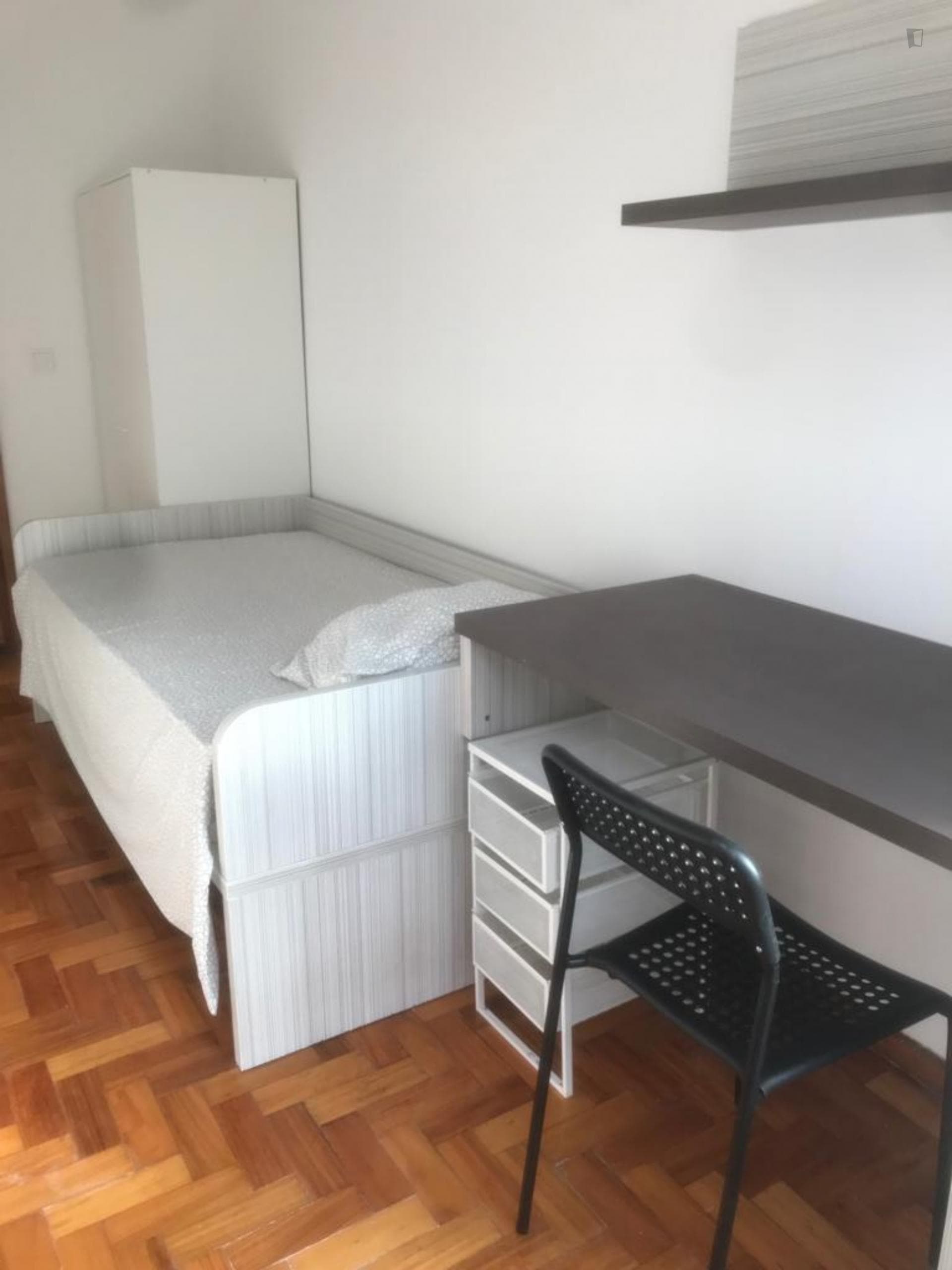 Bright single bedroom with a balcony, near the Carolina Michaelis metro photo 1