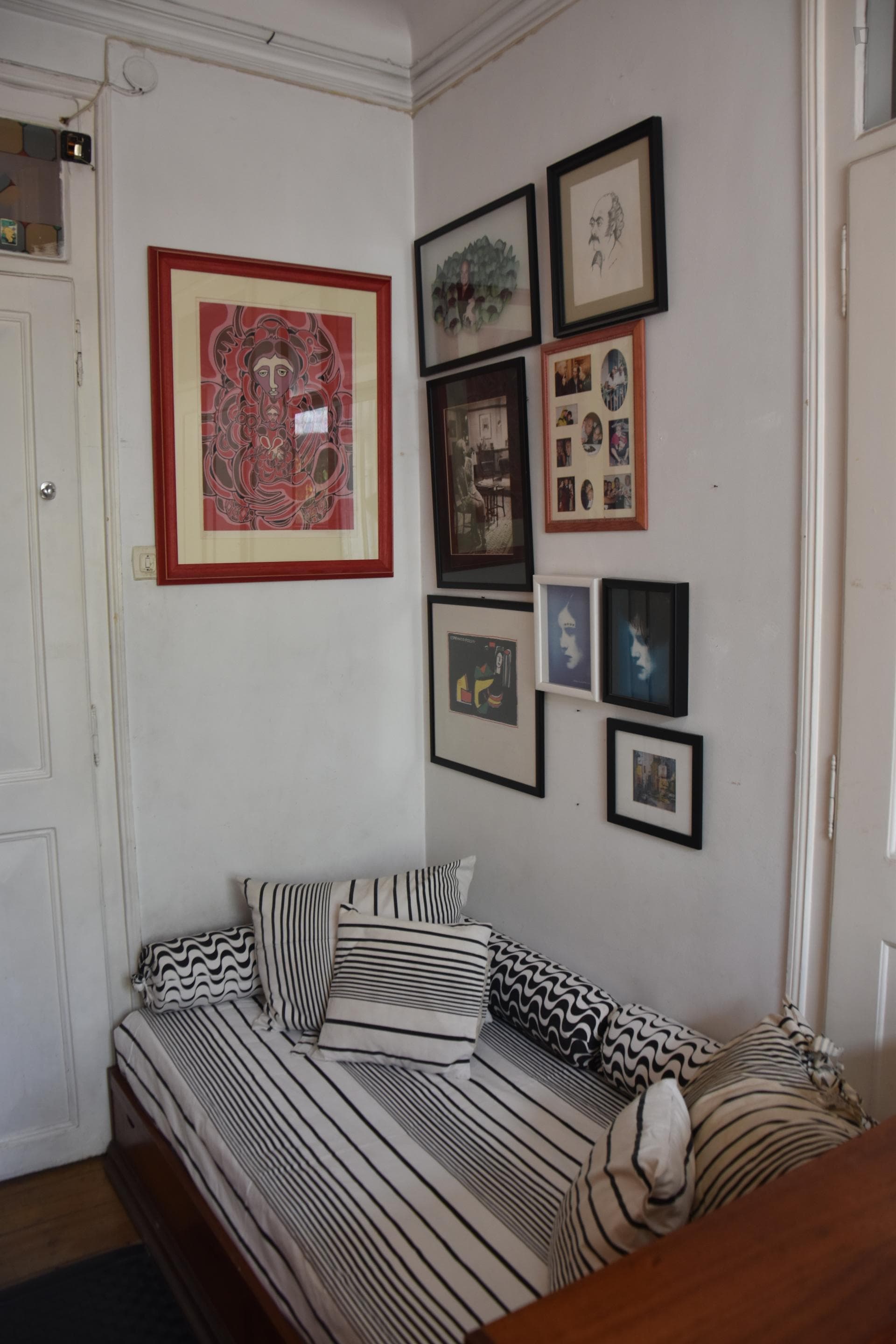 Homely single bedroom in a flat in Alcântara photo 1
