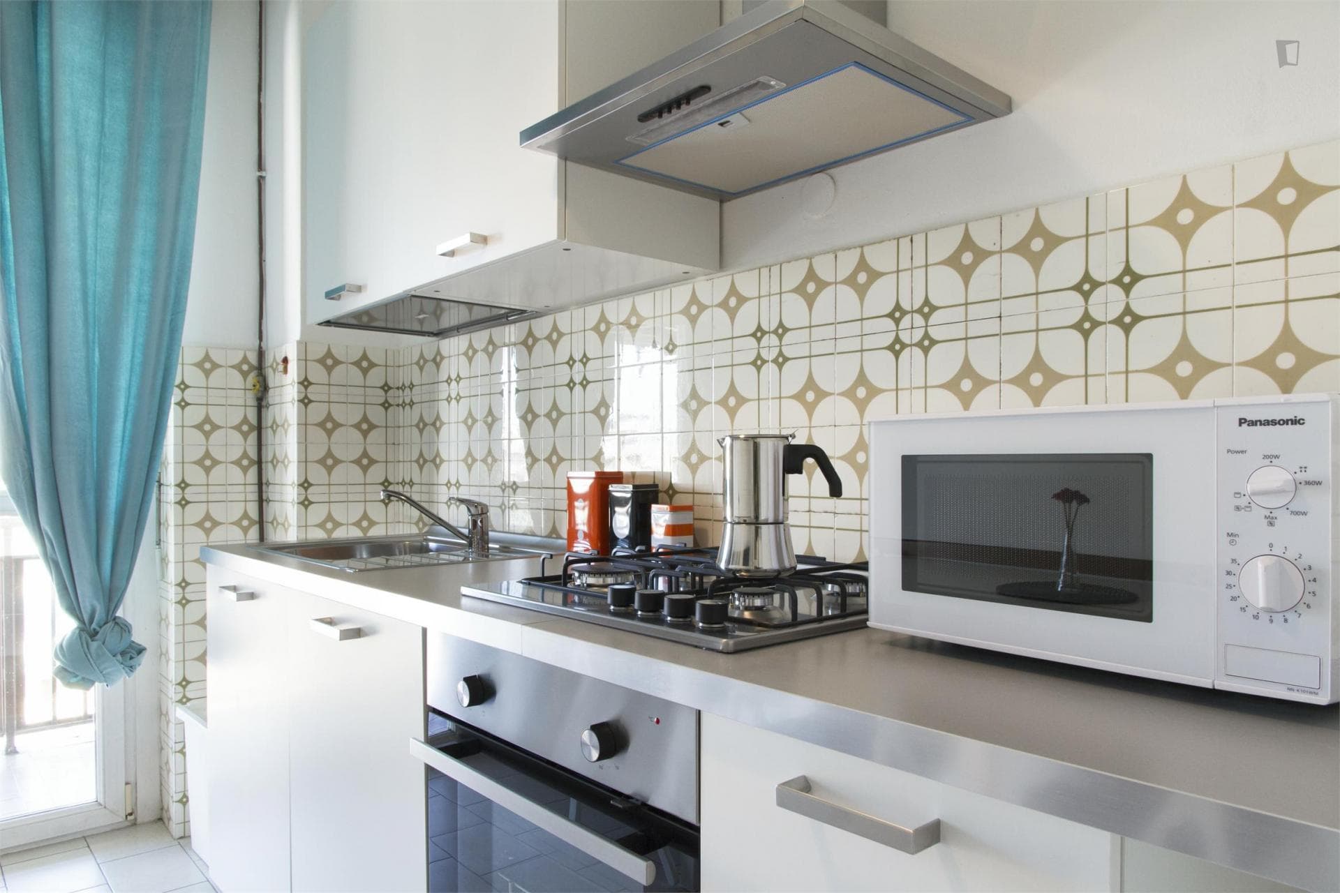 Cozy double bedroom in a 5-bedroom apartment near Affori Centro metro station photo 1