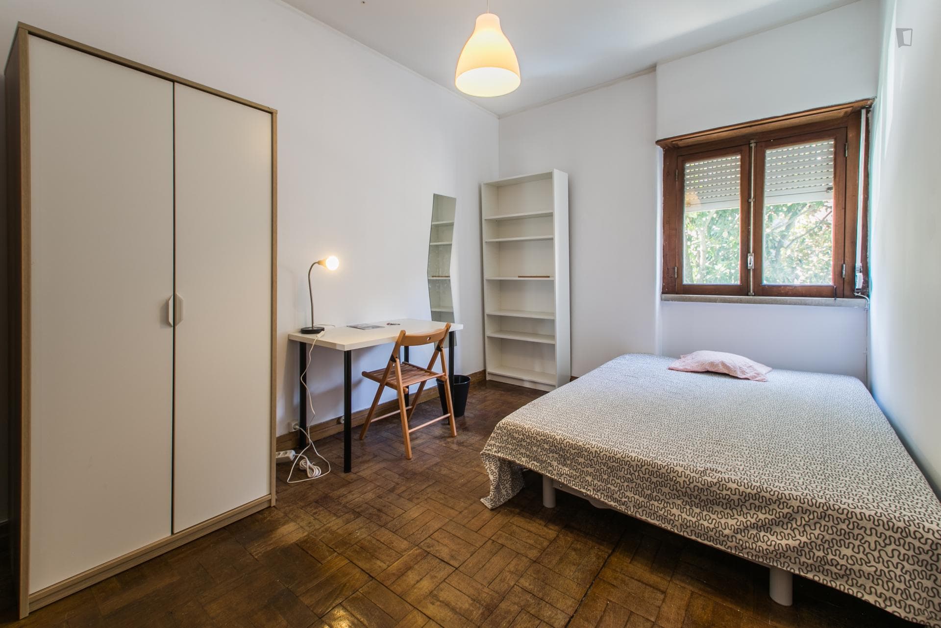 Welcoming double bedroom in residential Alcântara photo 1