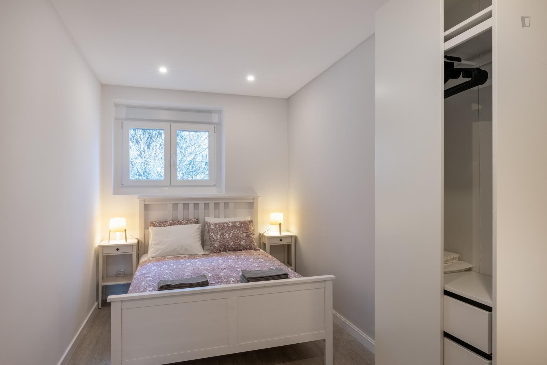 Double ensuite bedroom close to the Alameda metro station photo 1