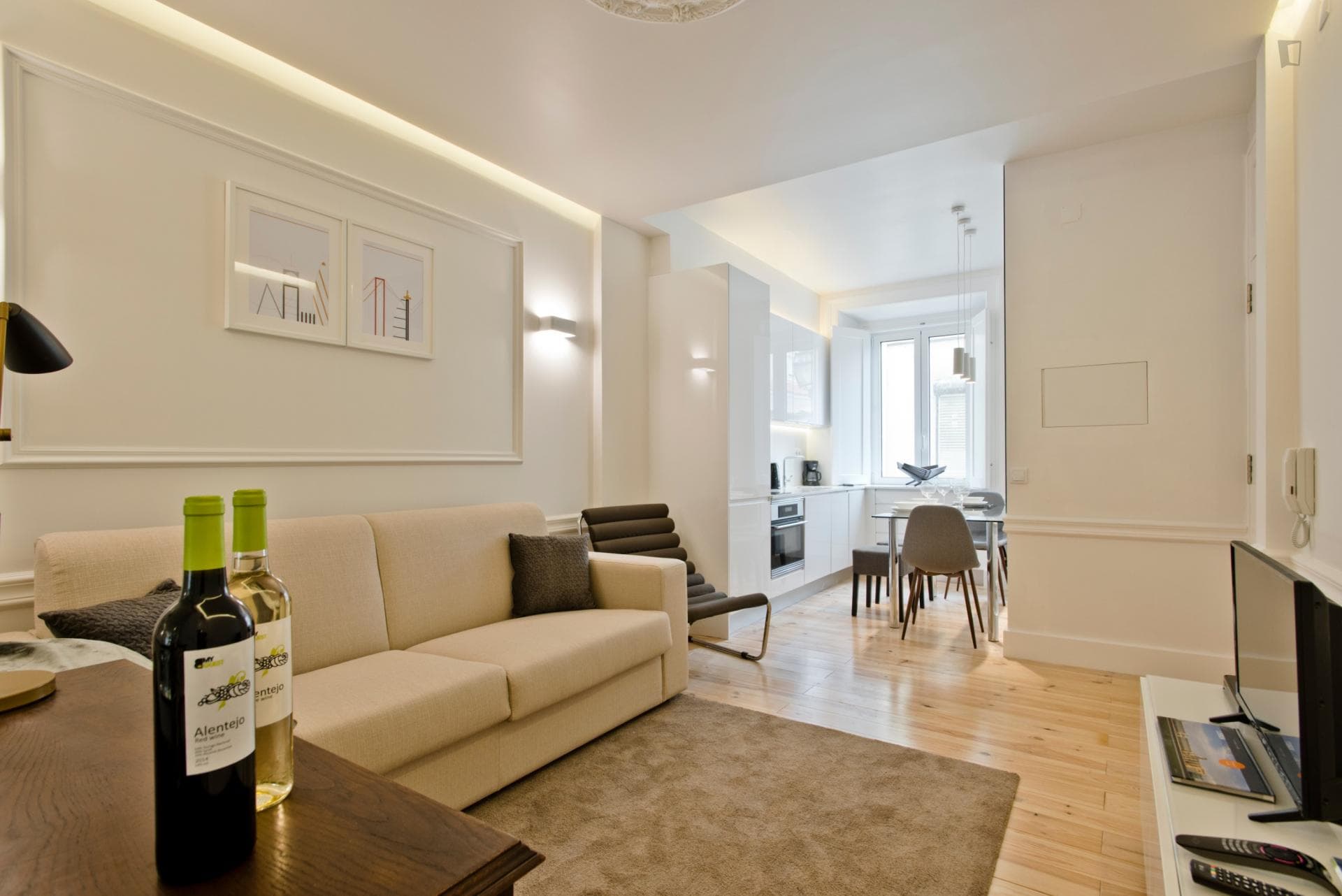Exclusive Downtown Apartment photo 1