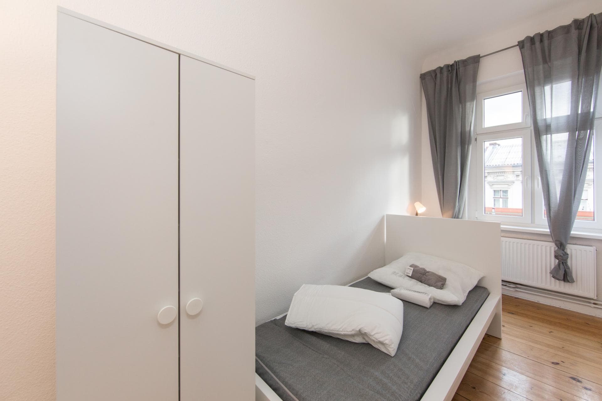 Beautiful single bedroom in a 4-bedroom apartment near U Boddinstr. metro station photo 1