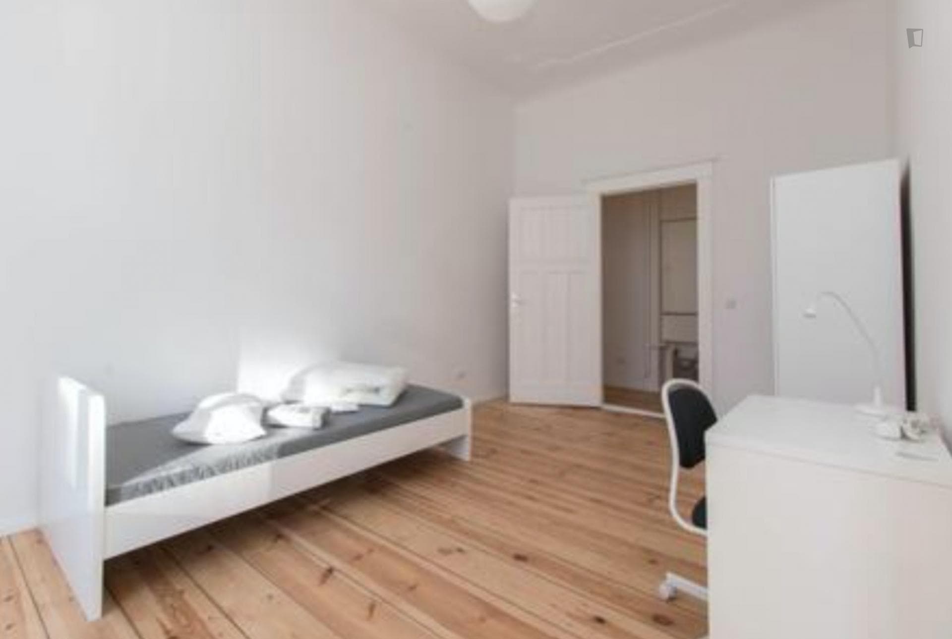 Fantastic single bedroom near U Boddinstr. transport station photo 1