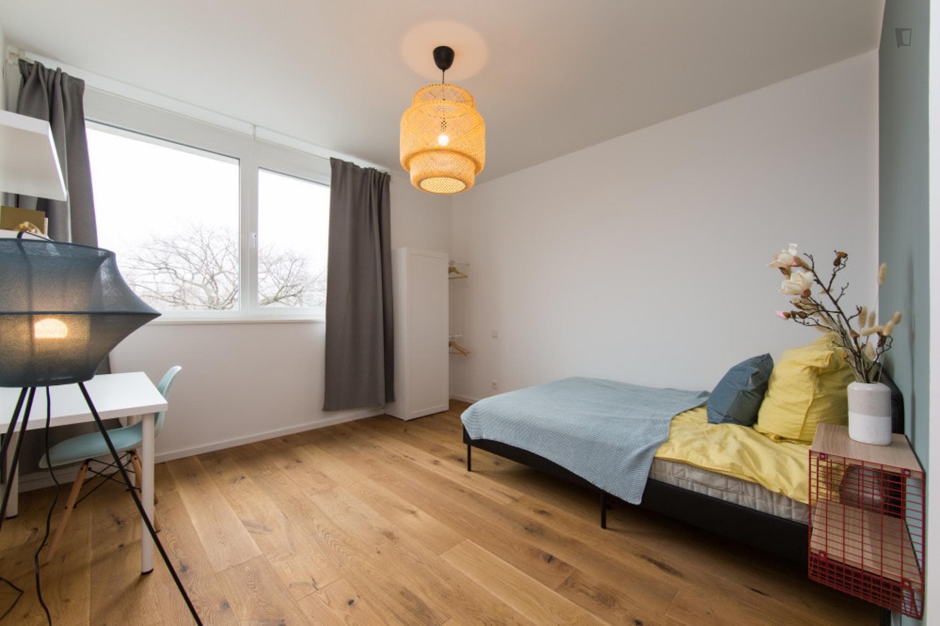 Double bedroom in 3-bedroom apartment photo 1