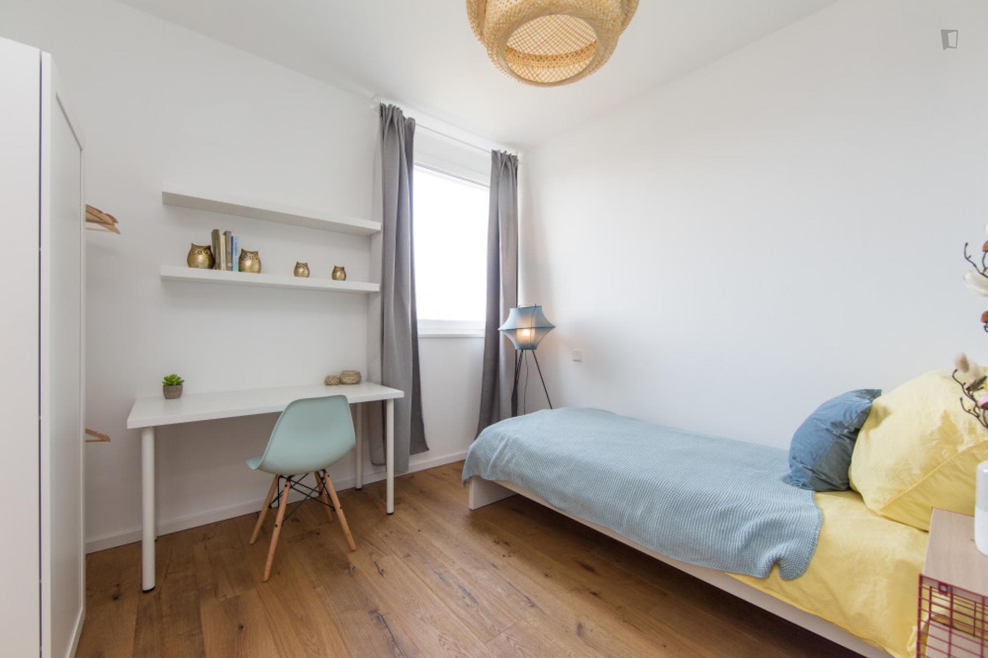 Single bedroom, with balcony, in 2-bedroom apartment photo 1