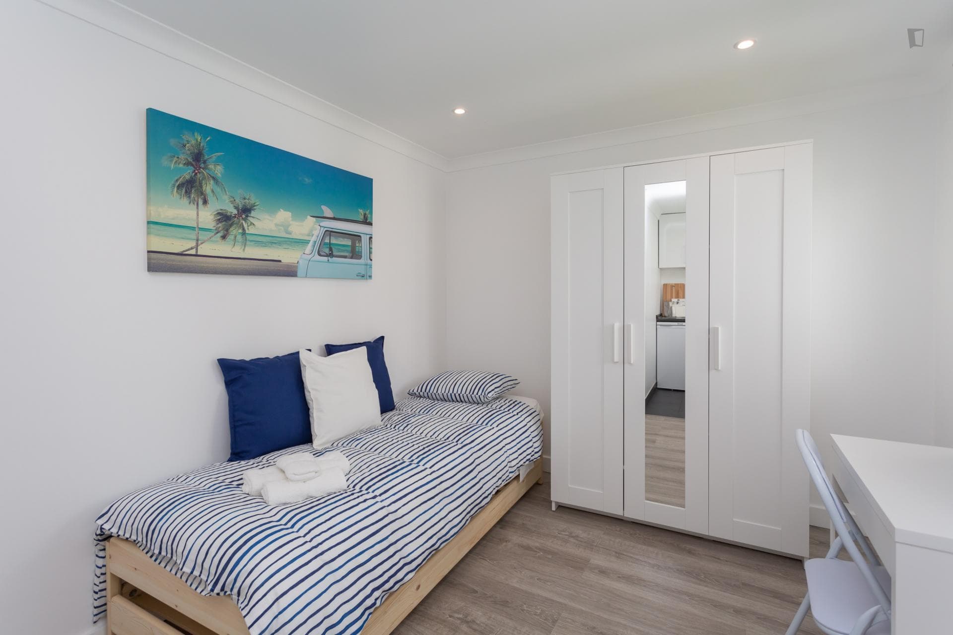 Spectacular studio in a student complex, in Costa da Caparica photo 1