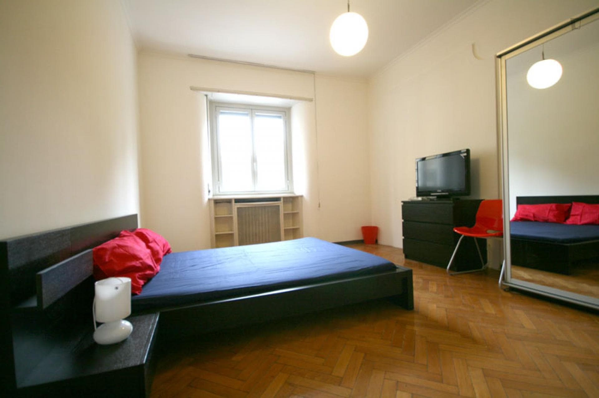 Charming double bedroom in a 5-bedroom apartment near Lima metro station photo 1
