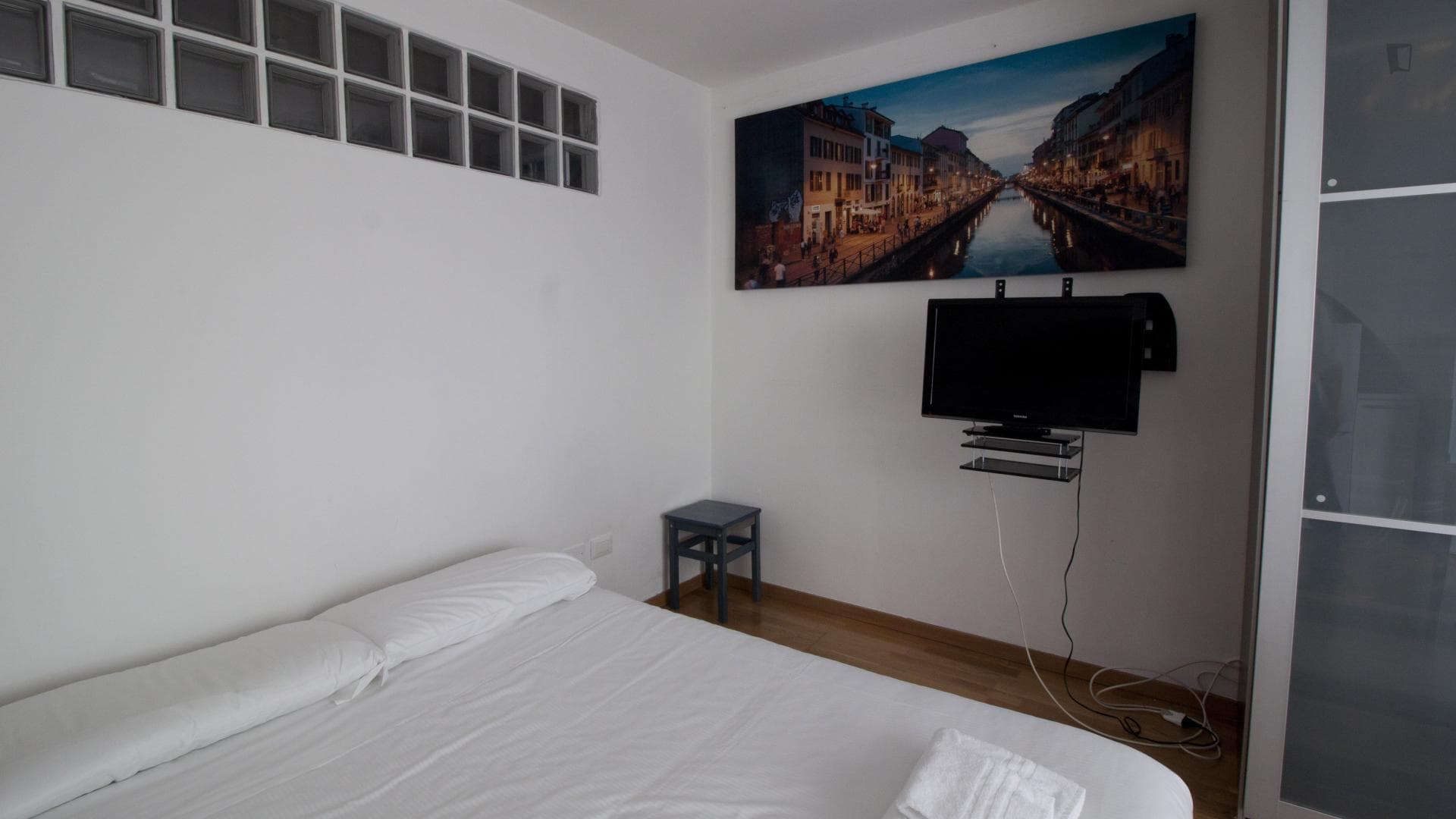Inviting studio close to P.ta Genova F.s. metro station photo 1