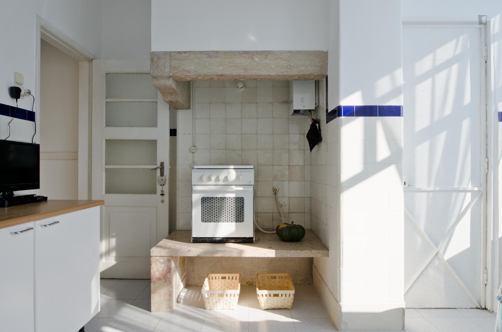 Lovely single bedroom walking distance to IST - Instituto Superior Técnico de Lisboa photo 1
