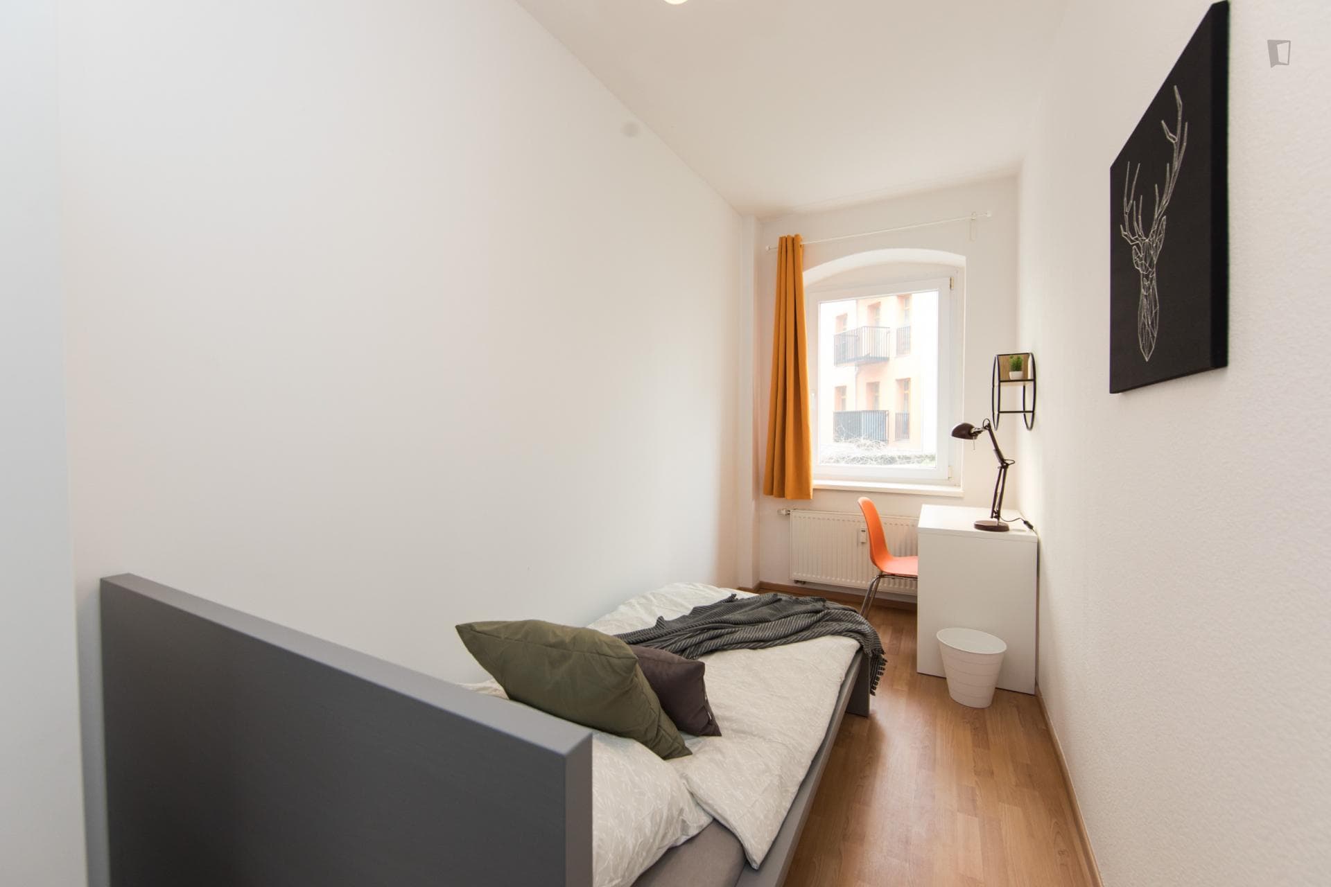 Lovely single bedroom in a 5-bedroom apartment near U Frankfurter Tor metro station photo 1
