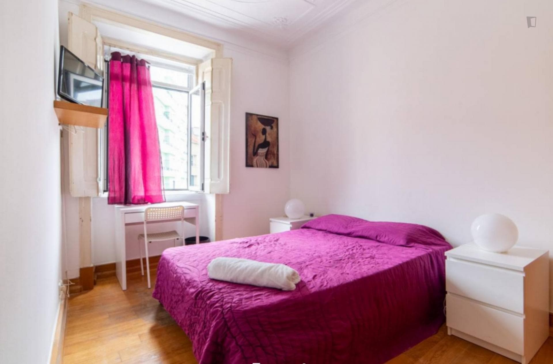 Great room with air conditioning photo 1