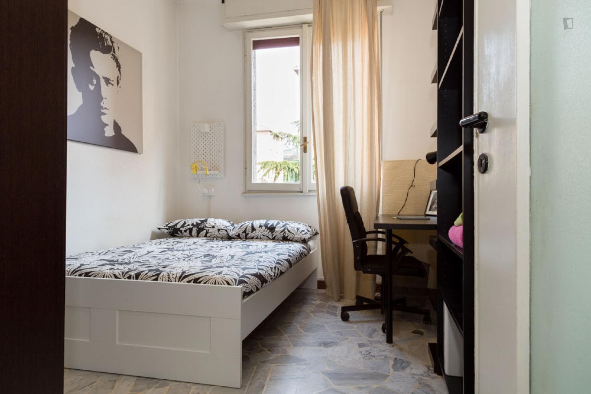 Cool double bedroom in a 3-bedroom apartment near Bande Nere metro station photo 1