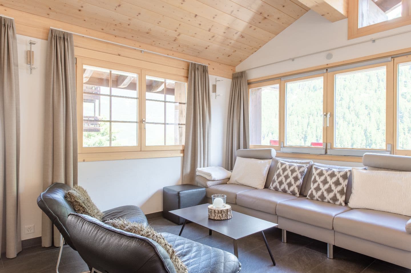 Charming Chalet w/ Stunning Alps View w/ Coworking + Outdoor Areas photo 1