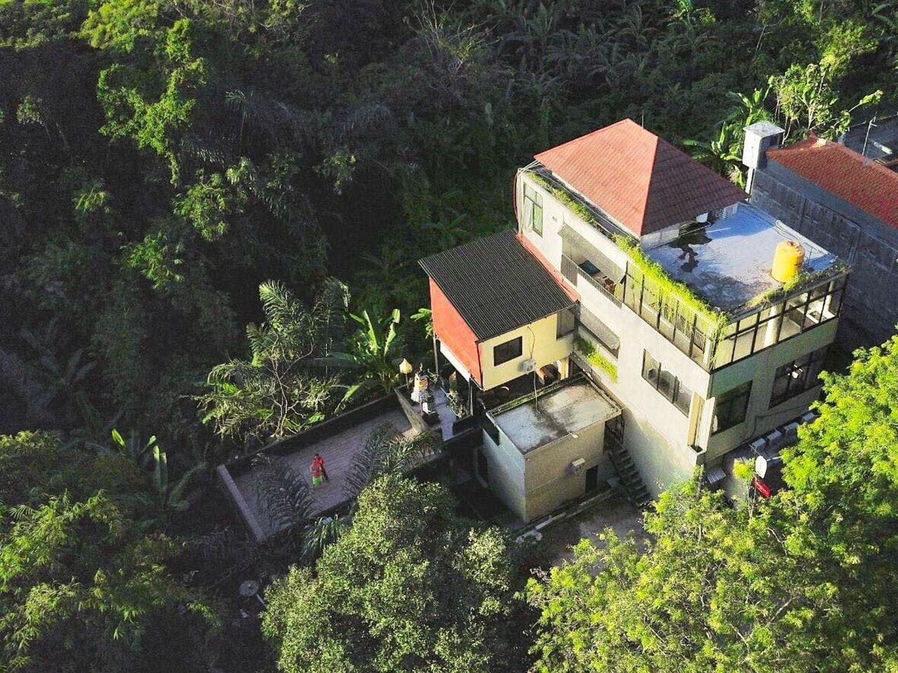 Exotic Jungle Villa w/ Coworking + Rooftop Deck photo 1