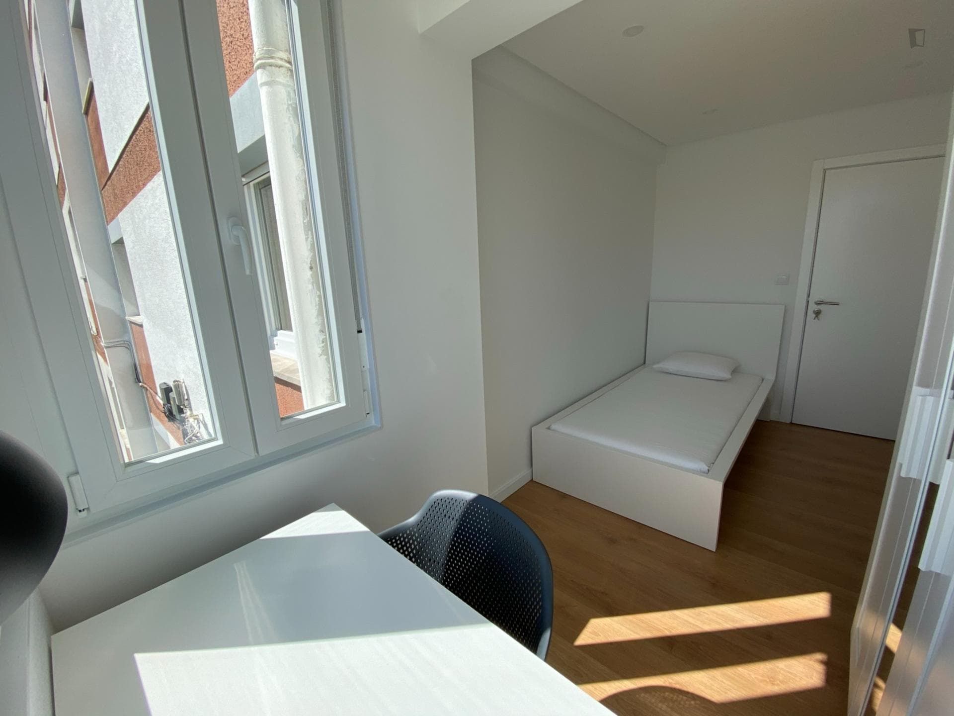 Single bedroom near Nova School of Business and Economics photo 1