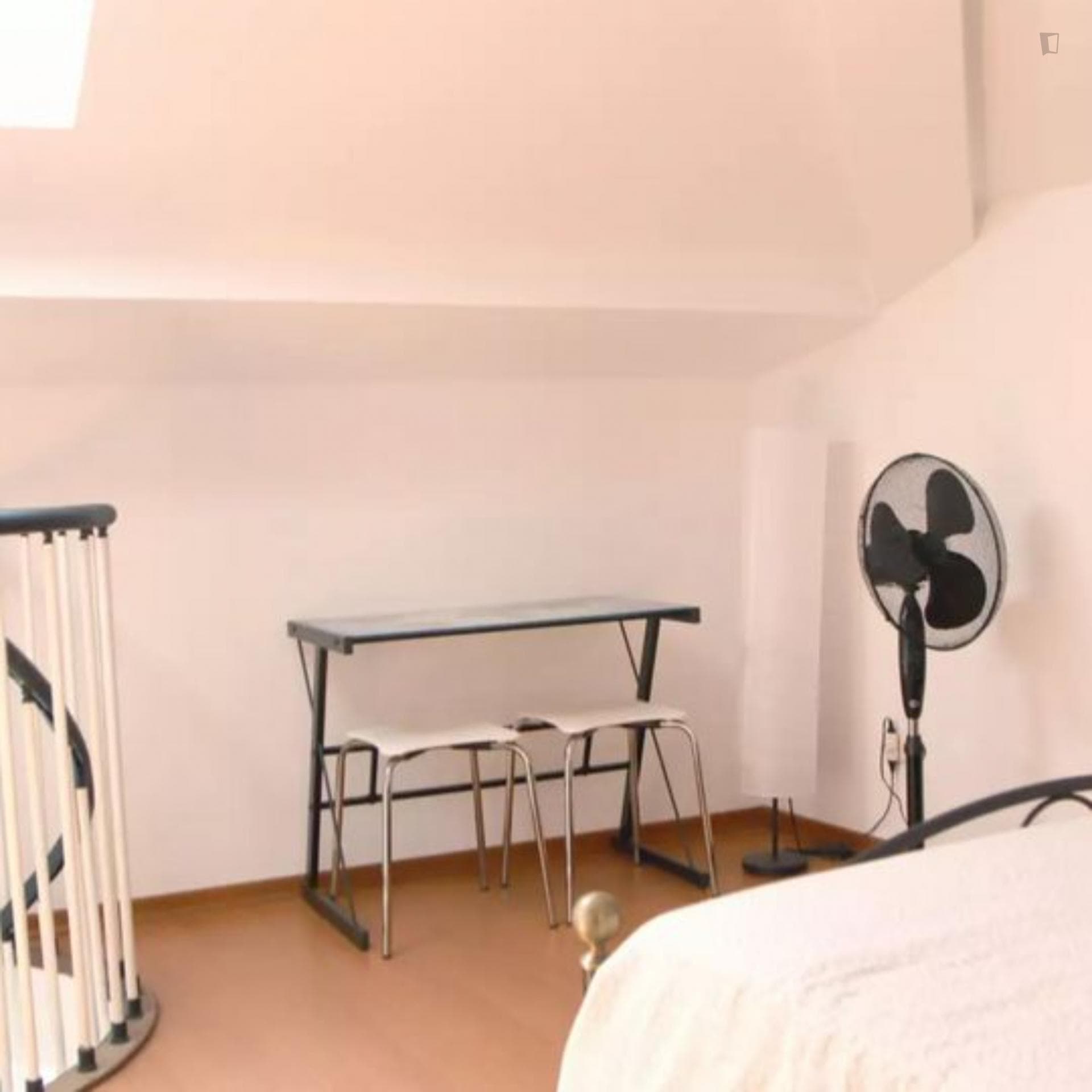 Single-double bedroom in a 2-bedroom house photo 1
