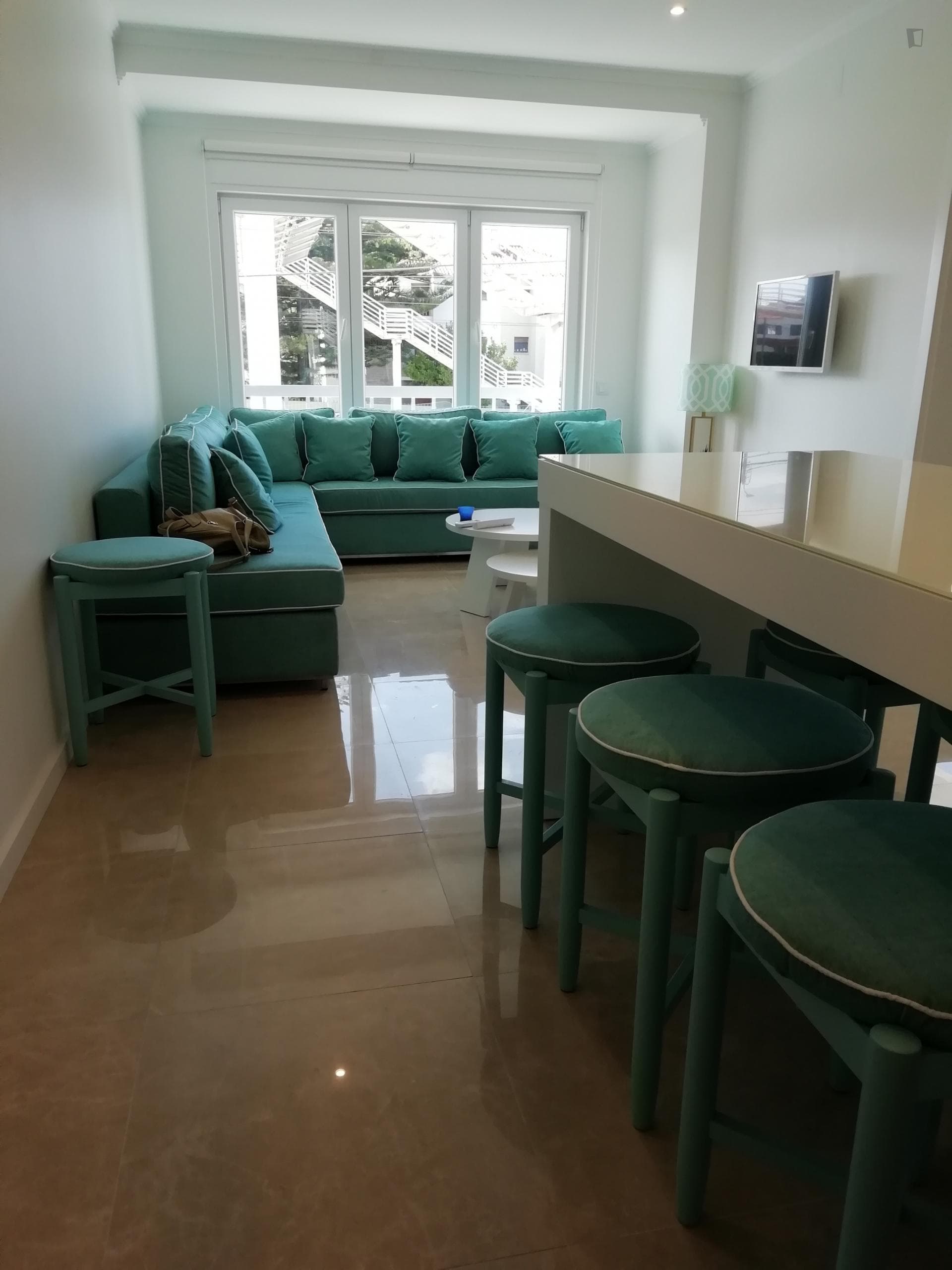 Awesome twin ensuite bedroom in a student house, in Carcavelos Nova SBE photo 1