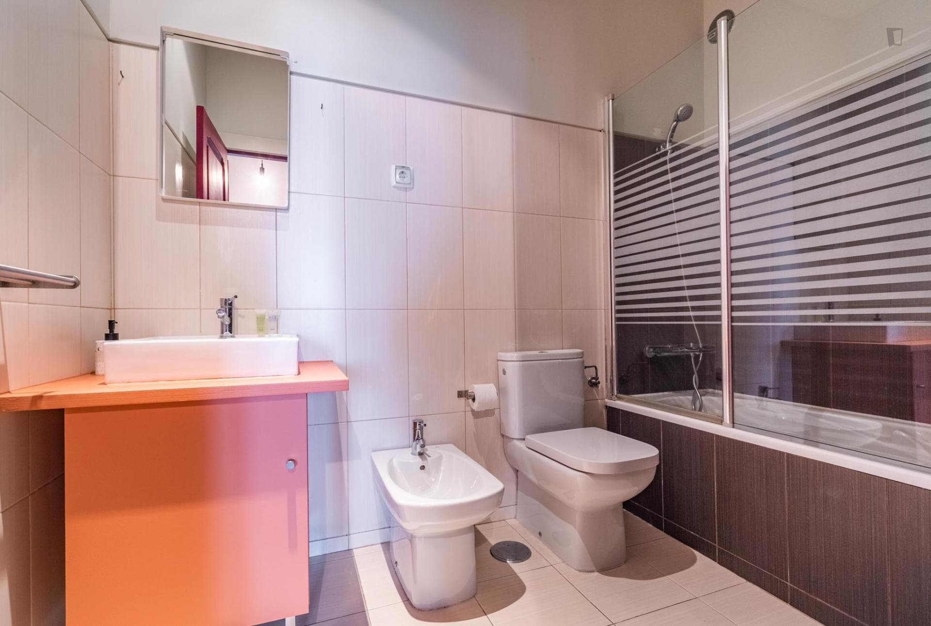 Amazing 2-bedroom apartment in Alameda photo 1