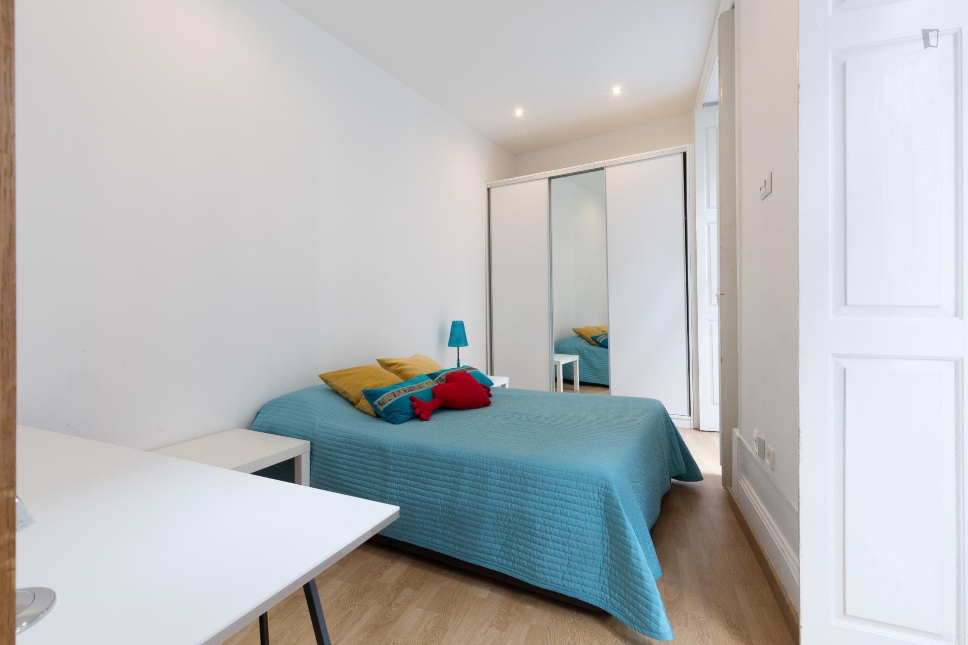 Bright and dynamic one-bedroom apartment in the very center of Porto photo 1