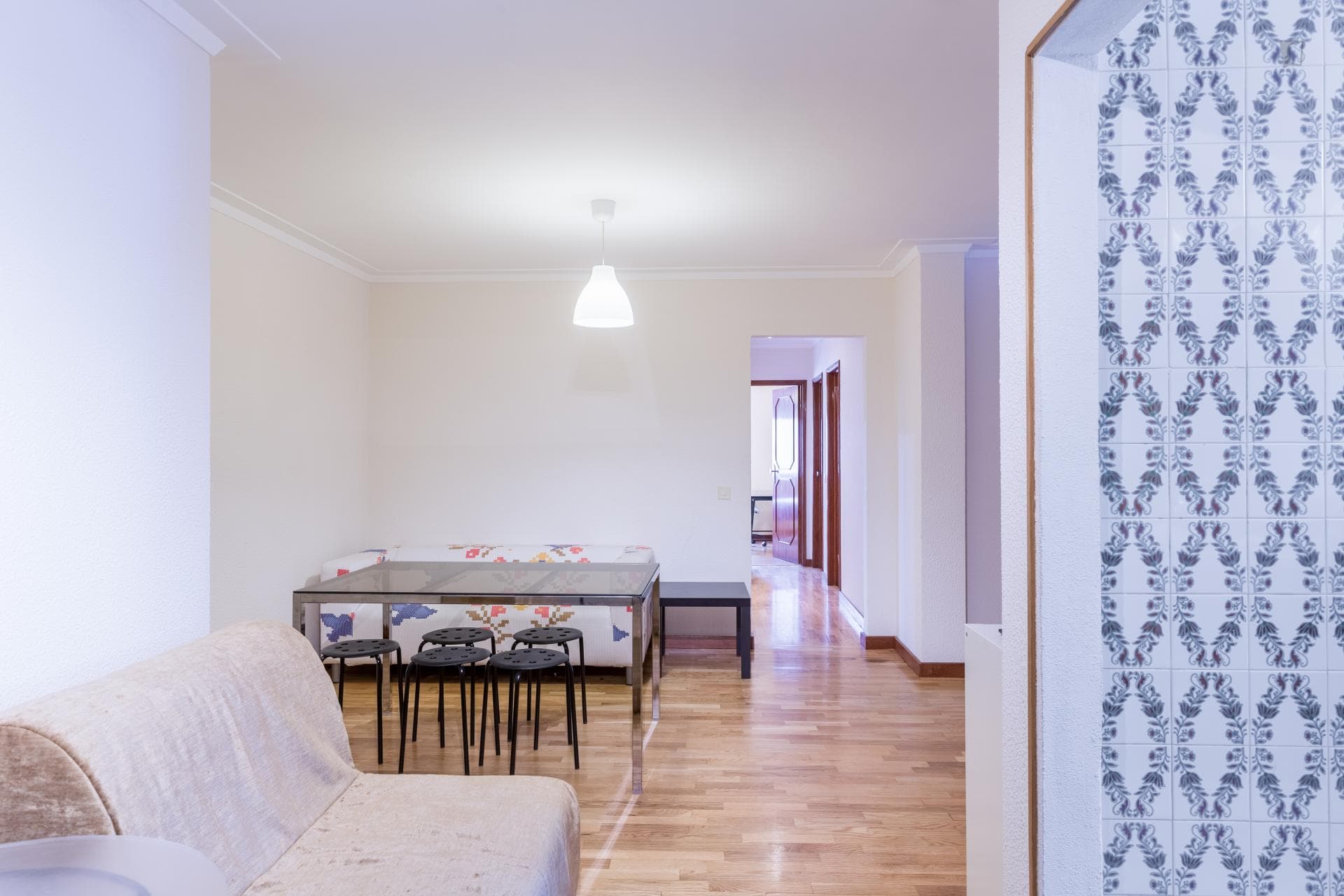 Bright single bedroom in a 4-bedroom flat in Vila Nova de Gaia photo 1