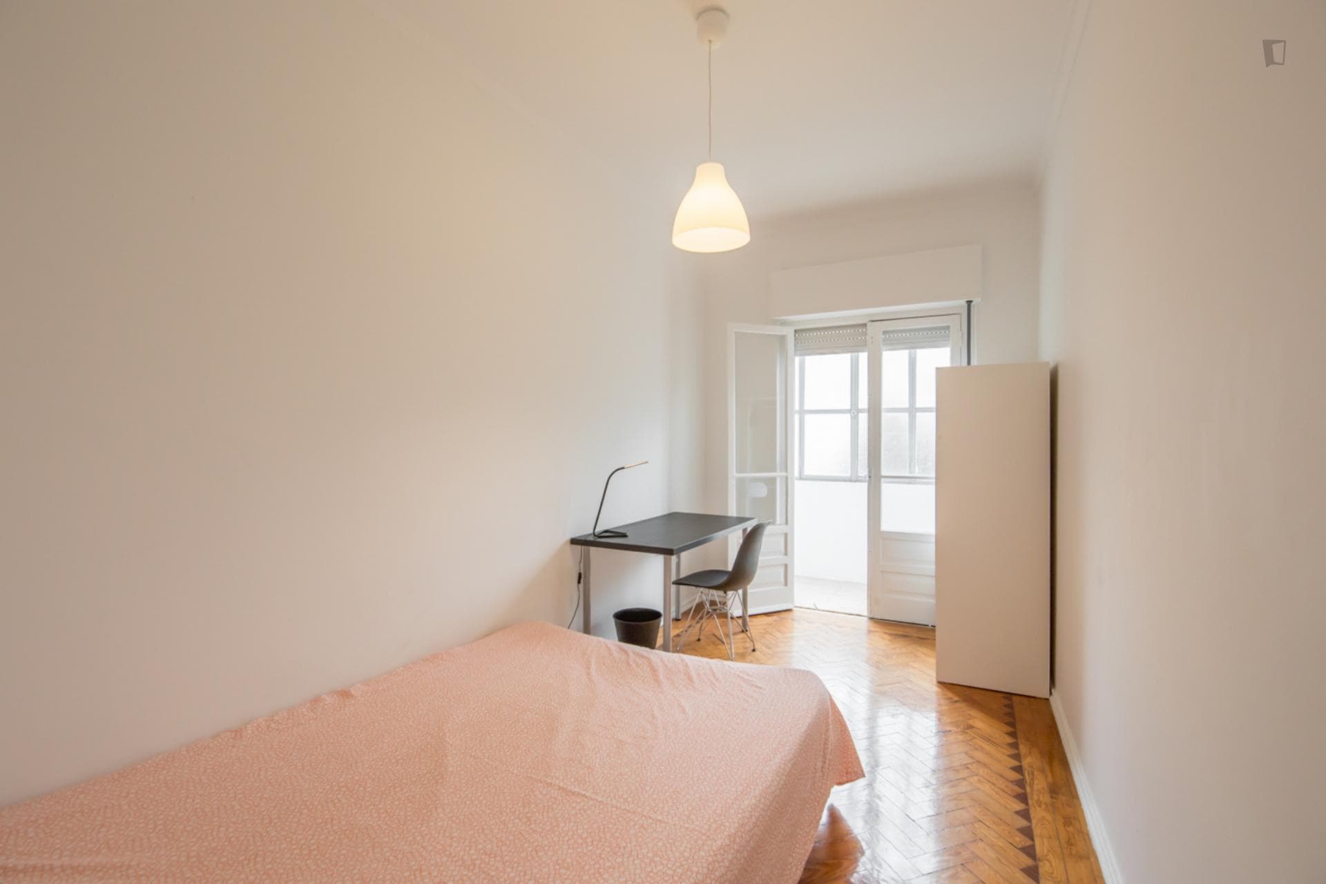 Nice double bedroom close to Escola Superior de Música de Lisboa - 1 month free photo 1