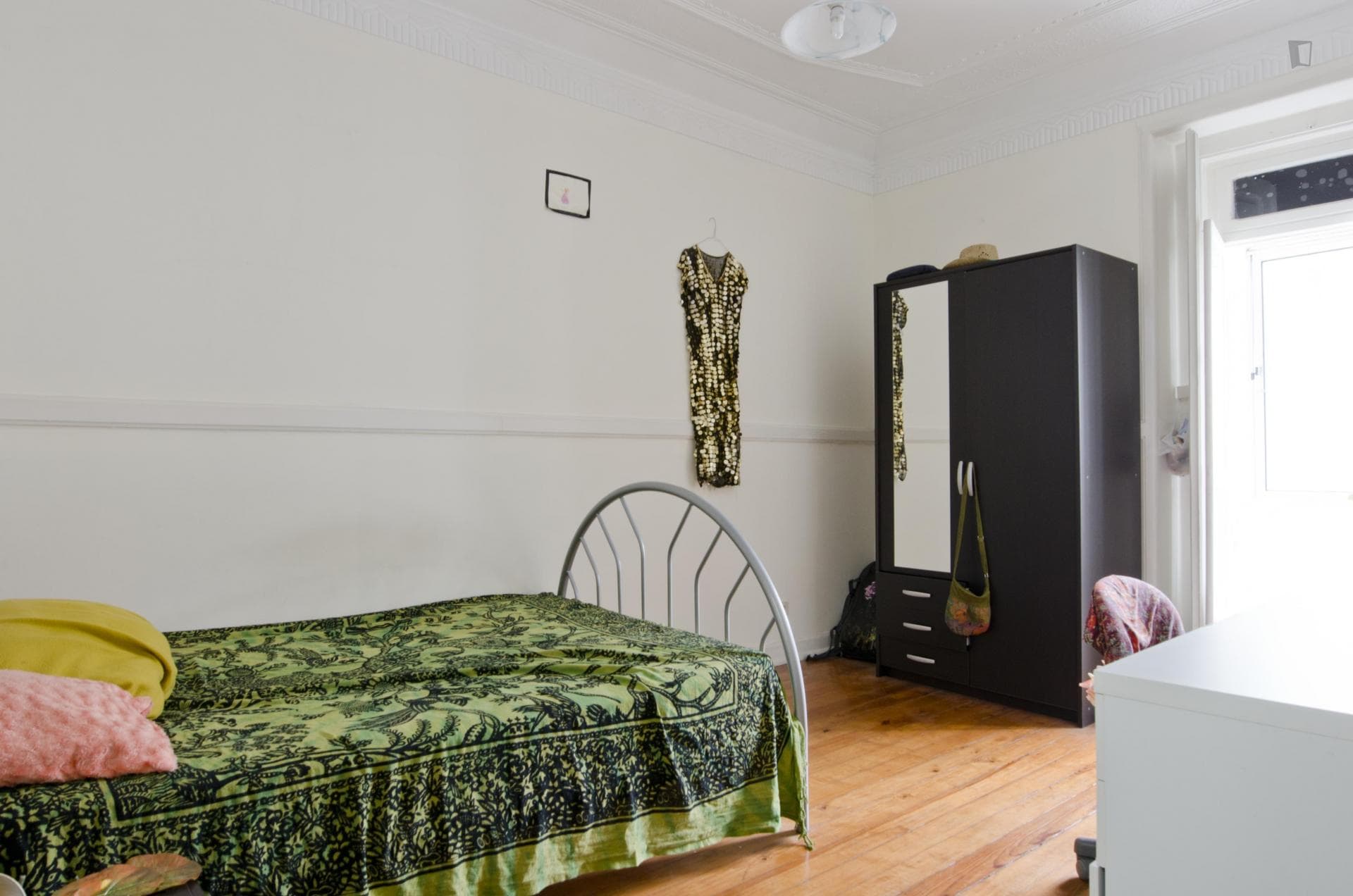 Single bedroom in pleasant 3-bedroom flat in Arroios photo 1