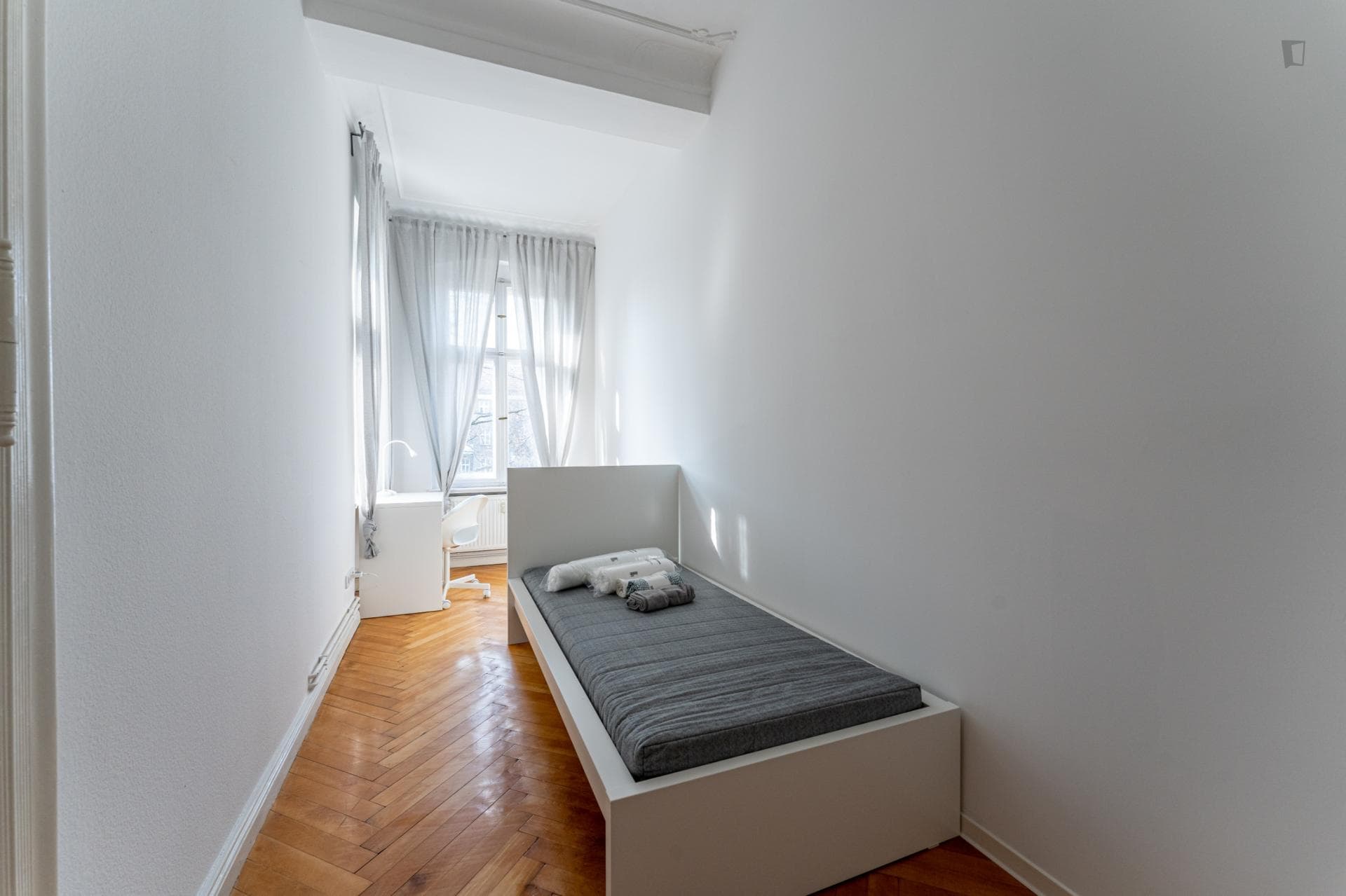 Light single bedroom in Prenzlauer Berg photo 1
