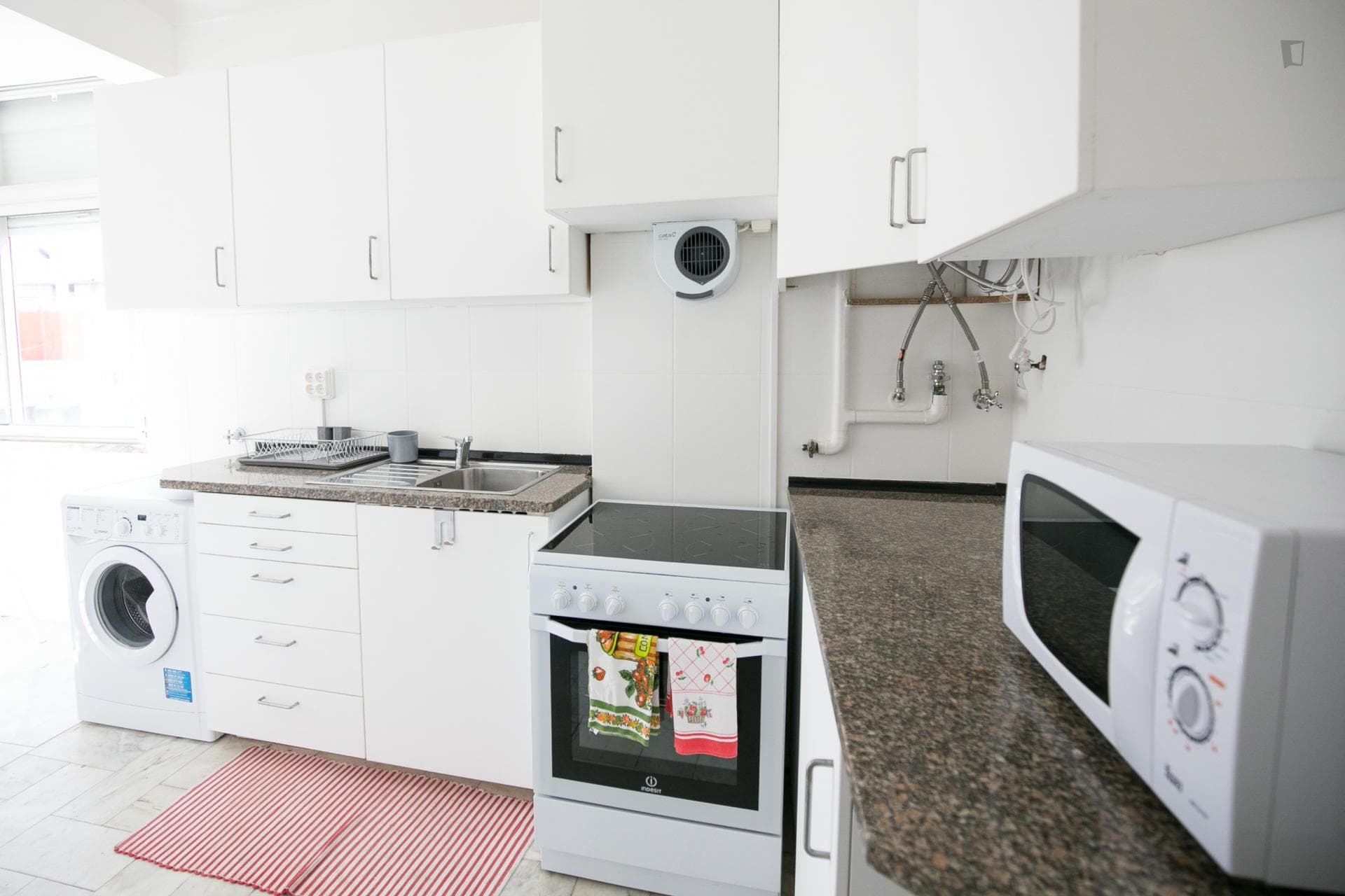 Cosy single room in near metro Anjos / Alameda photo 1
