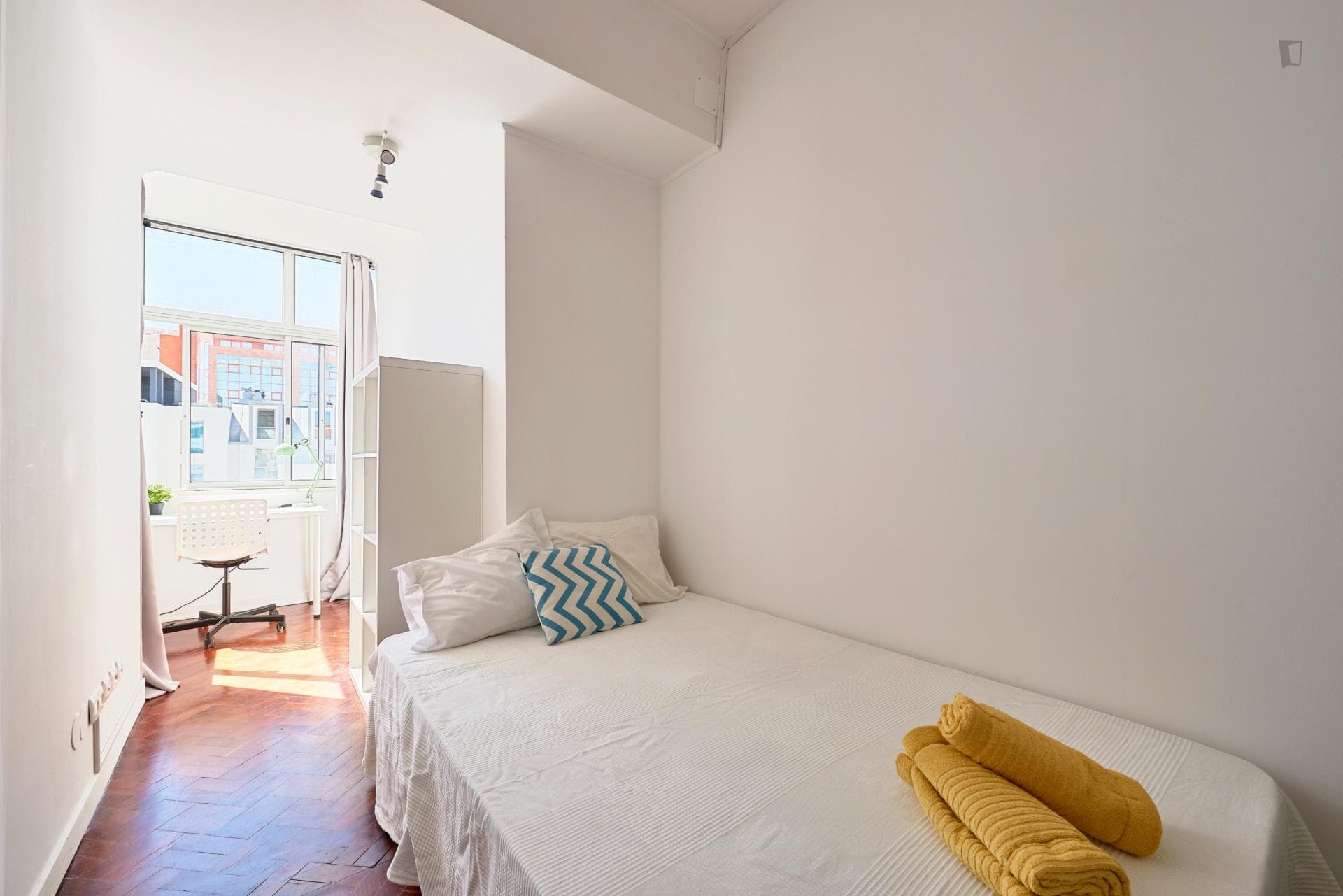 Good bedroom near Fundação Calouste Gulbenkian photo 1