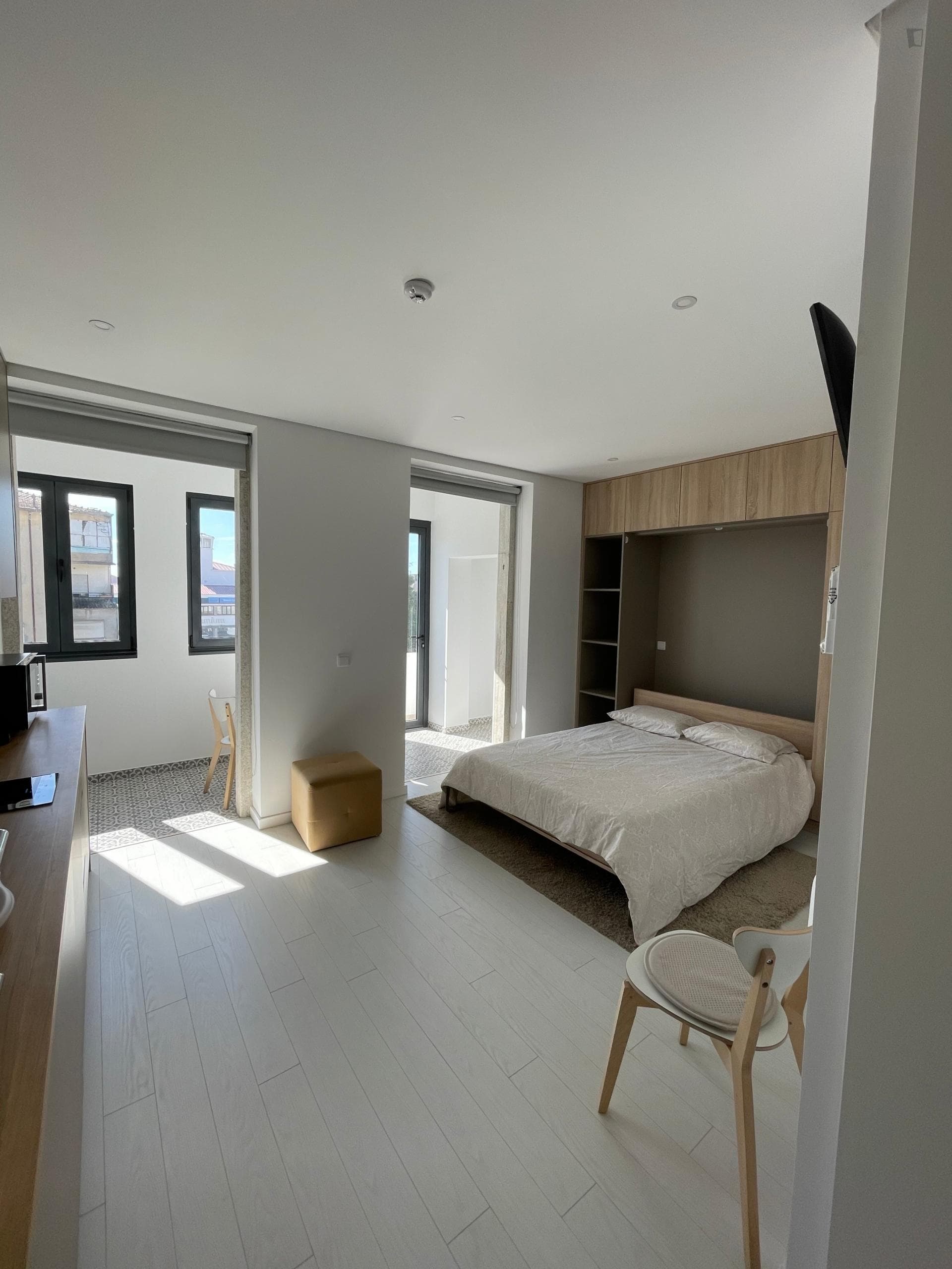Modern studio in student-popular Paranhos photo 1